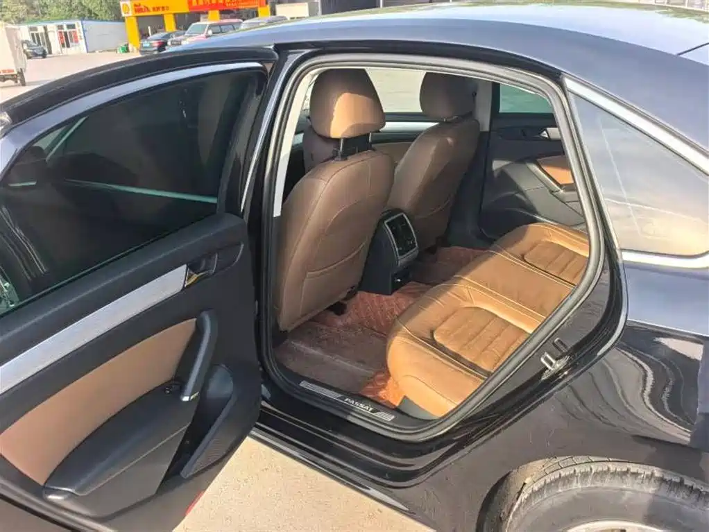 Volkswagen Passat 2014 1.8TSI DSG Executive Edition фото 5