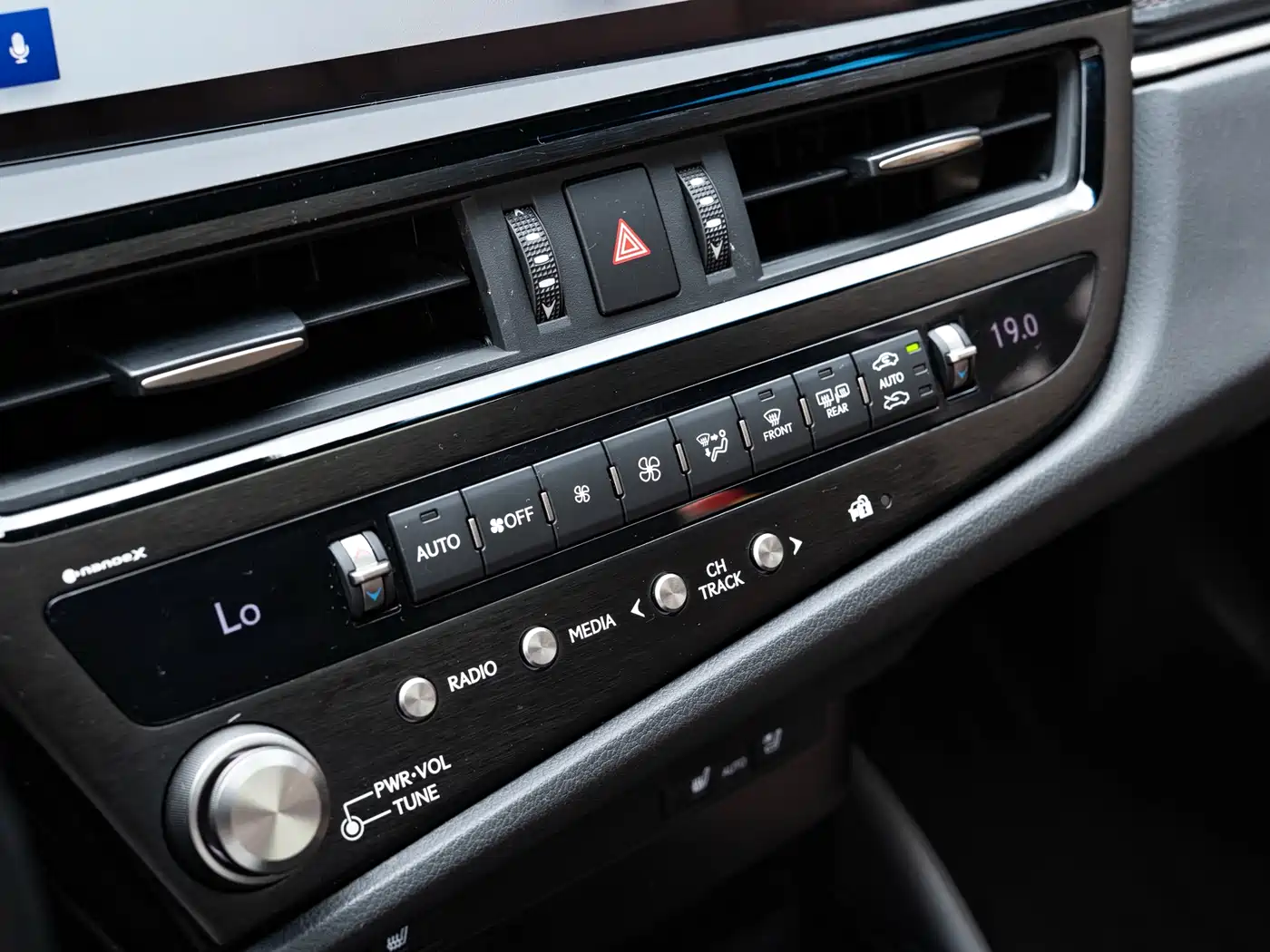 Lexus ES 2022 300h Ultimate Edition фото 17
