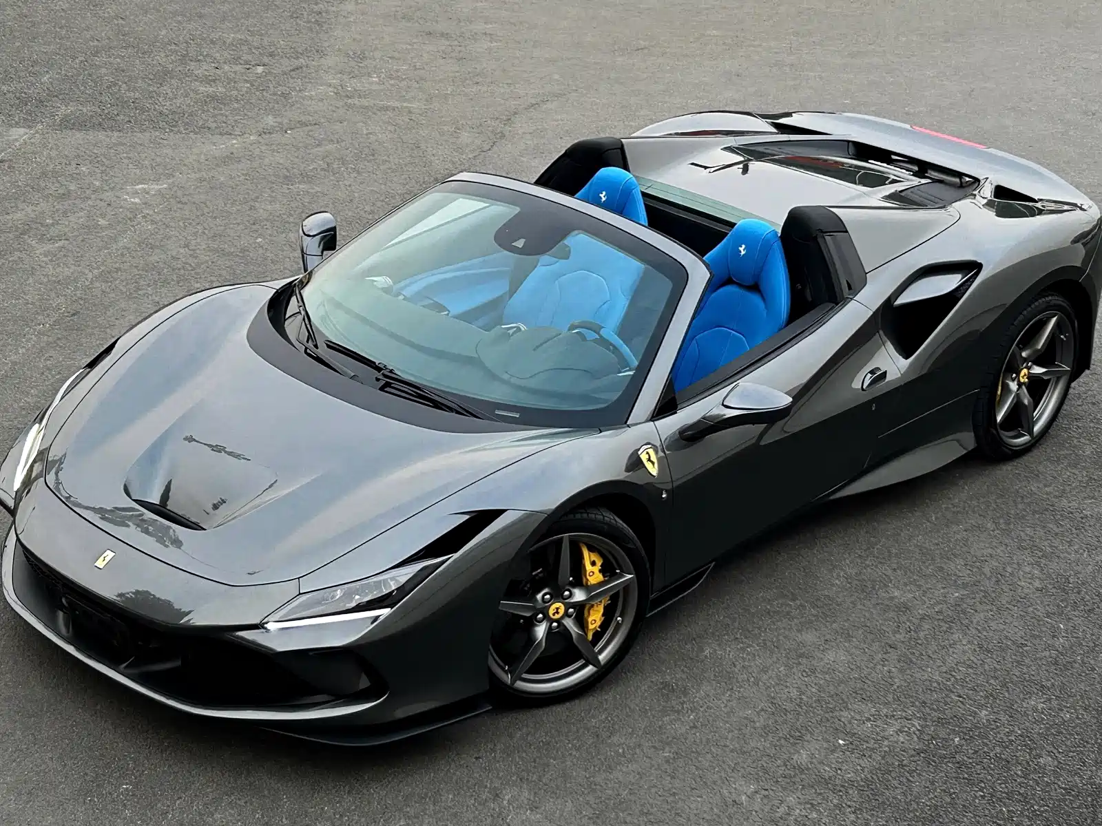 Photo 2 - Ferrari F8