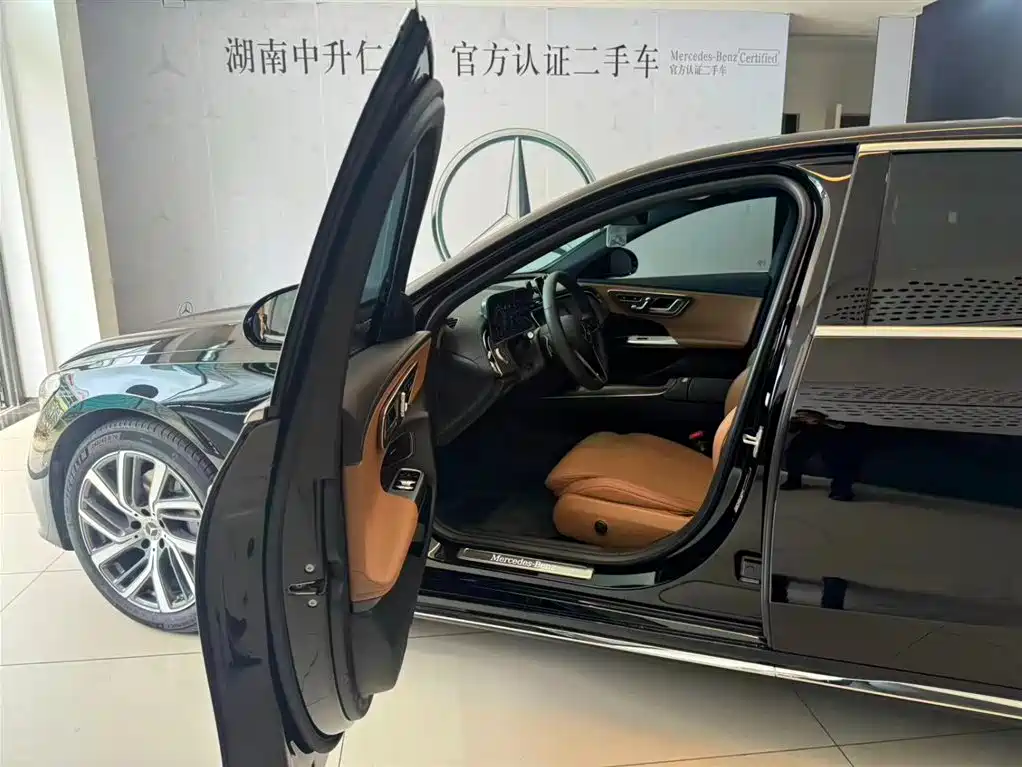 Mercedes-Benz E-Class 2025 E 300 L Fashion фото 8