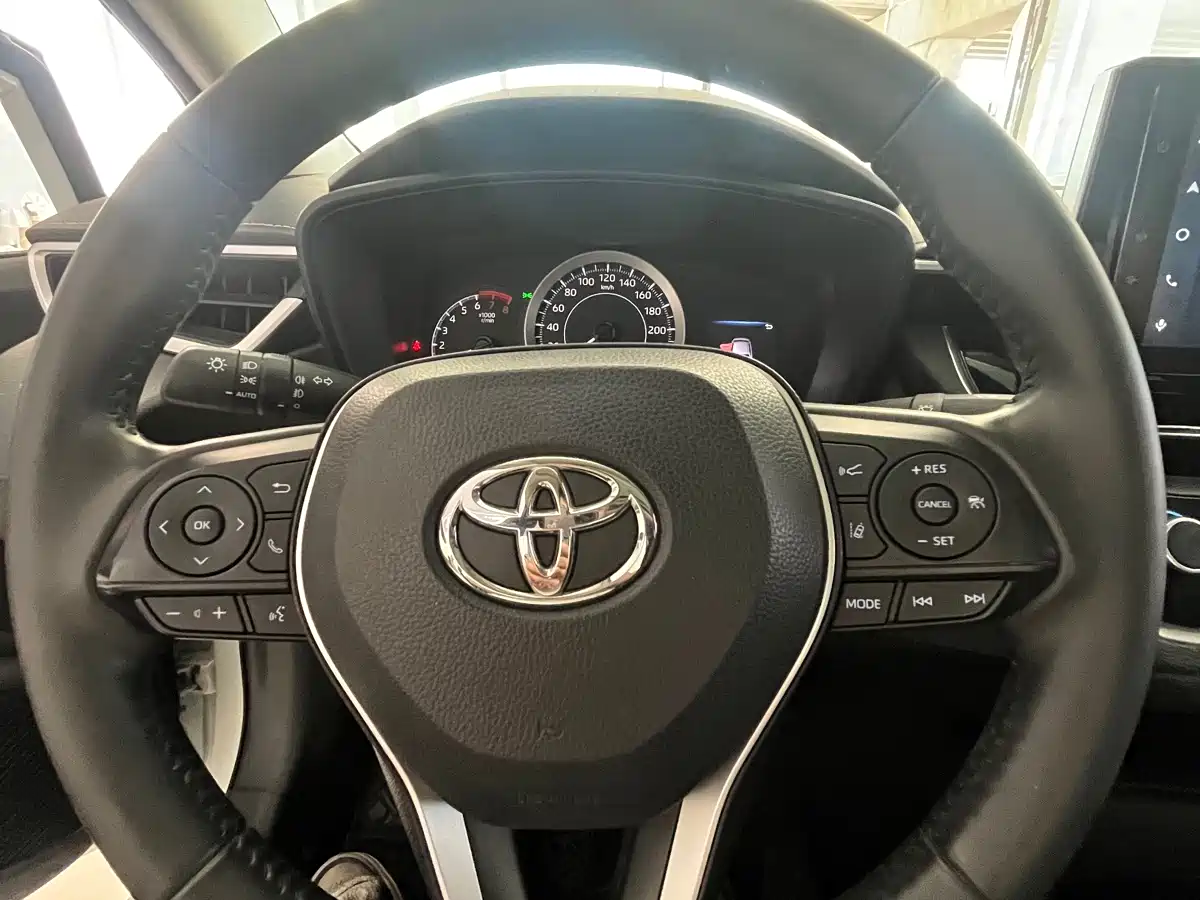Toyota Corolla 2021 1.2T S-CVT Luxury Edition фото 15