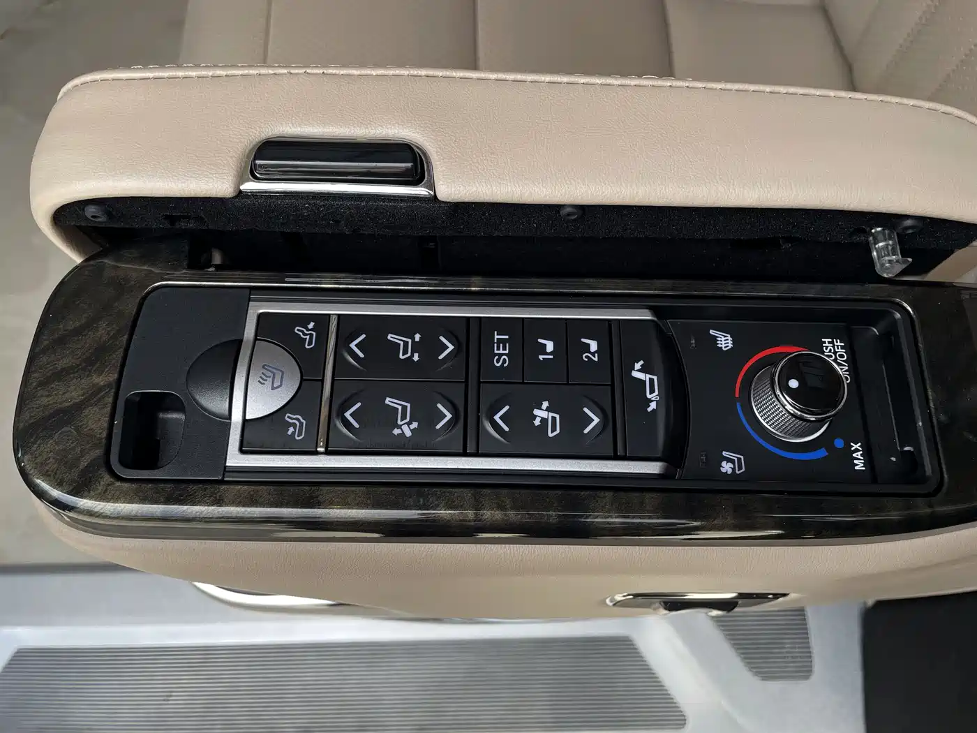 Mercedes-Benz Vito 2023 2.0T Business 7-Seater фото 12