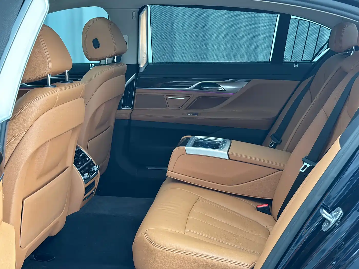 BMW 7 Series 2016 730Li Leading фото 27