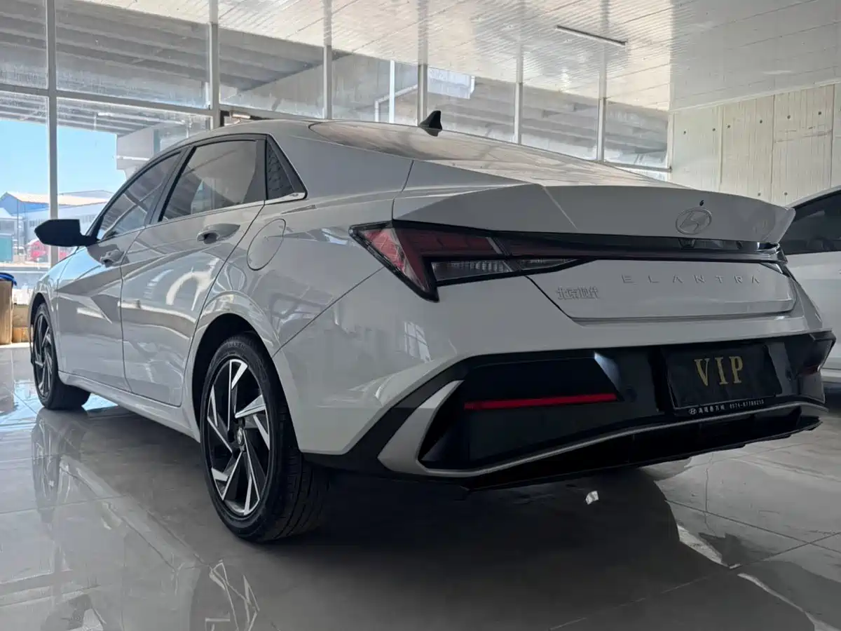 Hyundai Elantra 2023 Model 1.5L CVT LUX Premium Edition фото 5