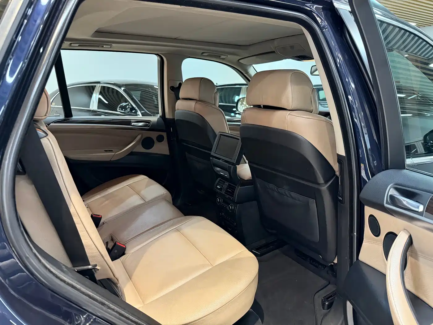 BMW X5 (Import) 2008 Model xDrive48i Luxury Type фото 15