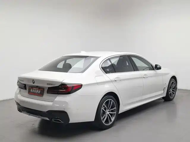 BMW 5 Series 2022 Model Second Facelift 525Li M Sport Package — фото 2