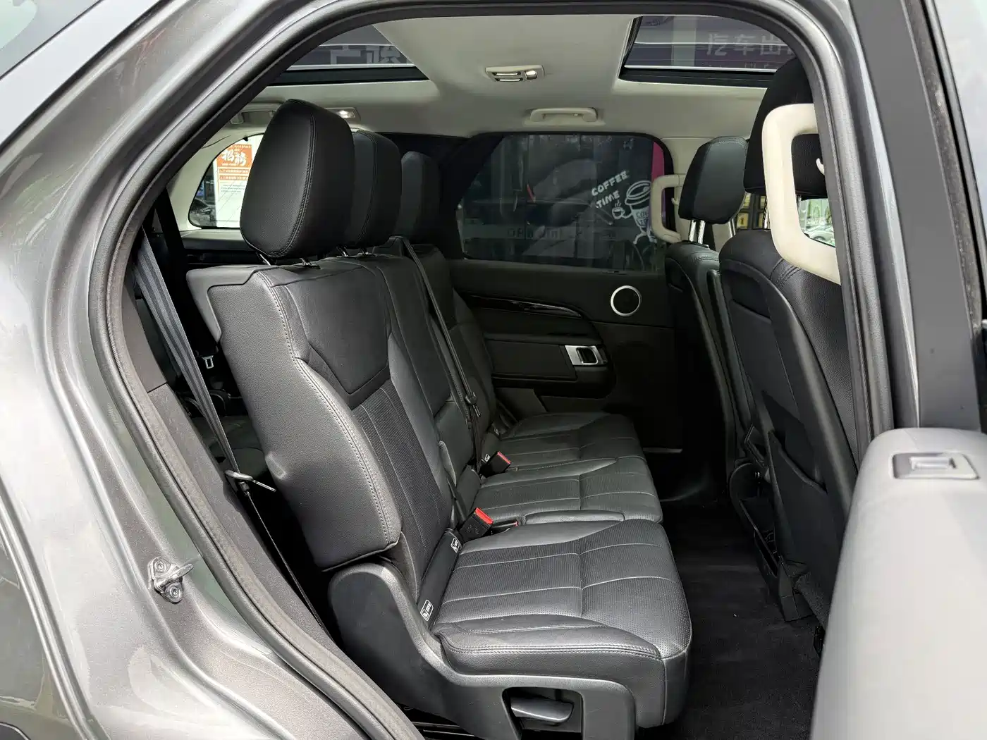 صورة 10 - Land Rover Discovery