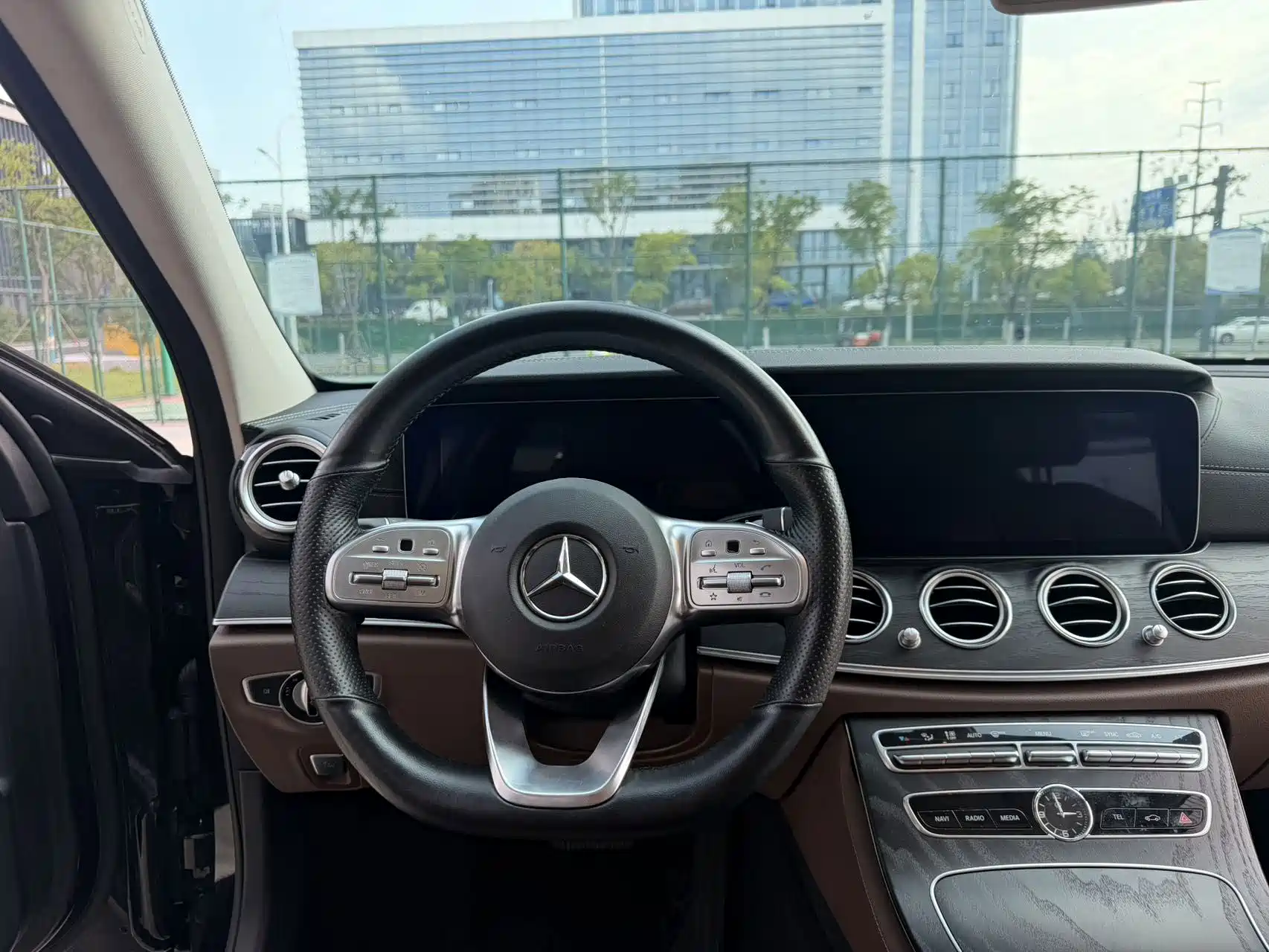 Фото 5 - Mercedes-Benz E-Class