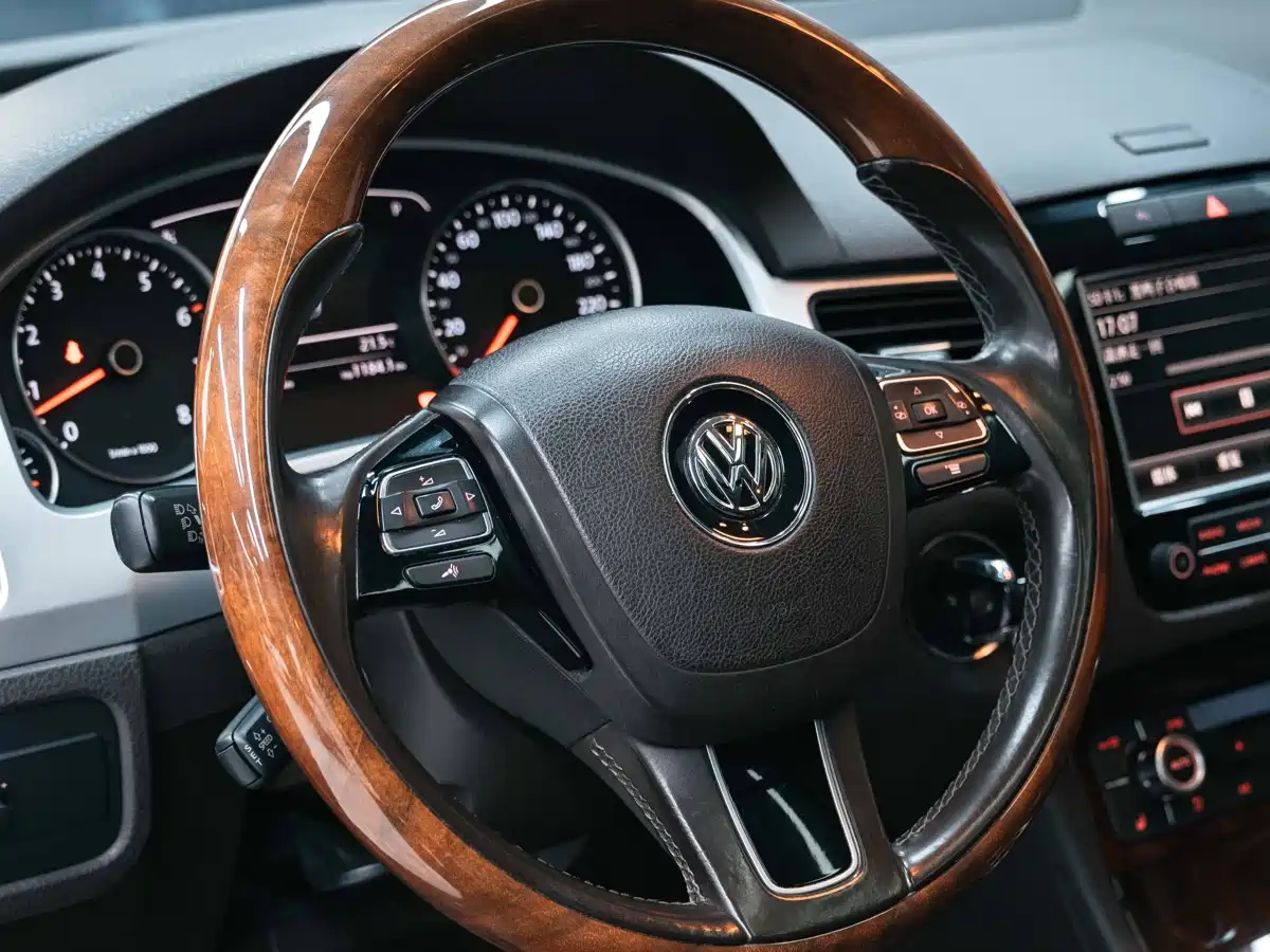 Volkswagen Touareg 2014 3.0TSI New Edge Edition фото 16