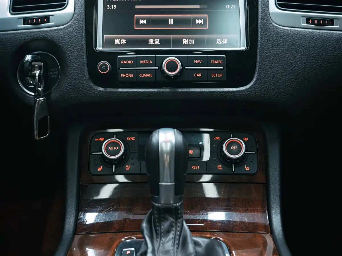 Volkswagen Touareg 2014 3.0TSI New Edge Edition фото 23