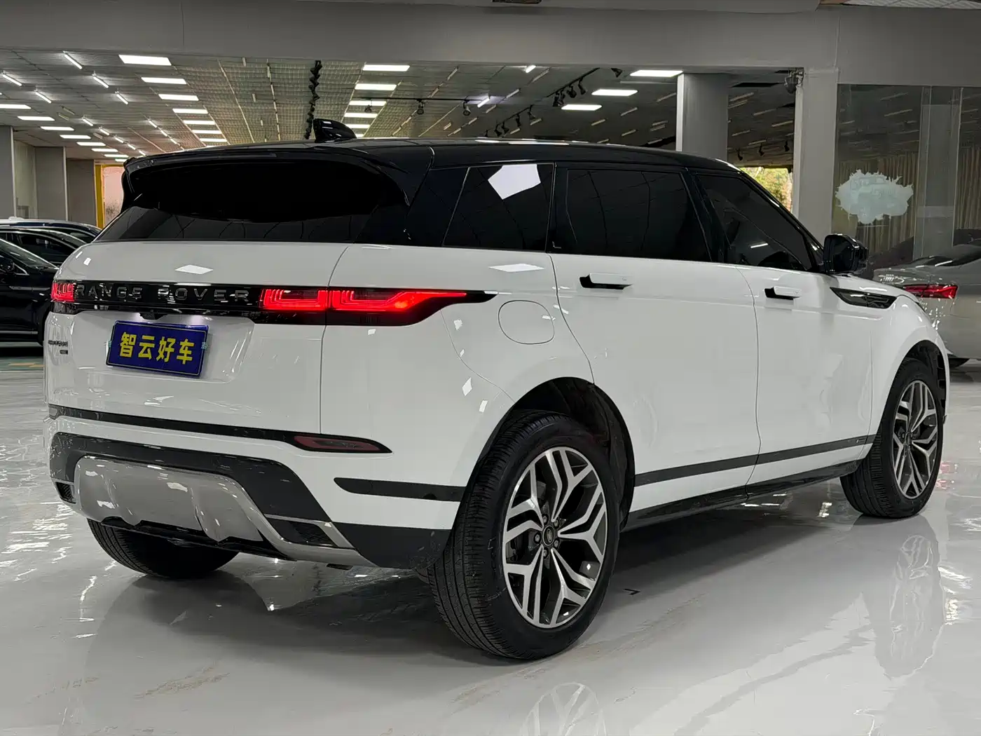 Land Rover Range Rover Evoque 2021 Range Rover Evoque L 249PS R-Dynamic SE Luxury Edition фото 9
