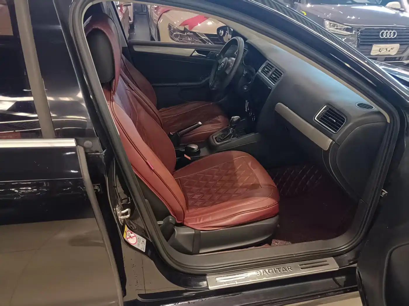 Volkswagen Sagitar 2014 1.6L Automatic Fashion фото 7