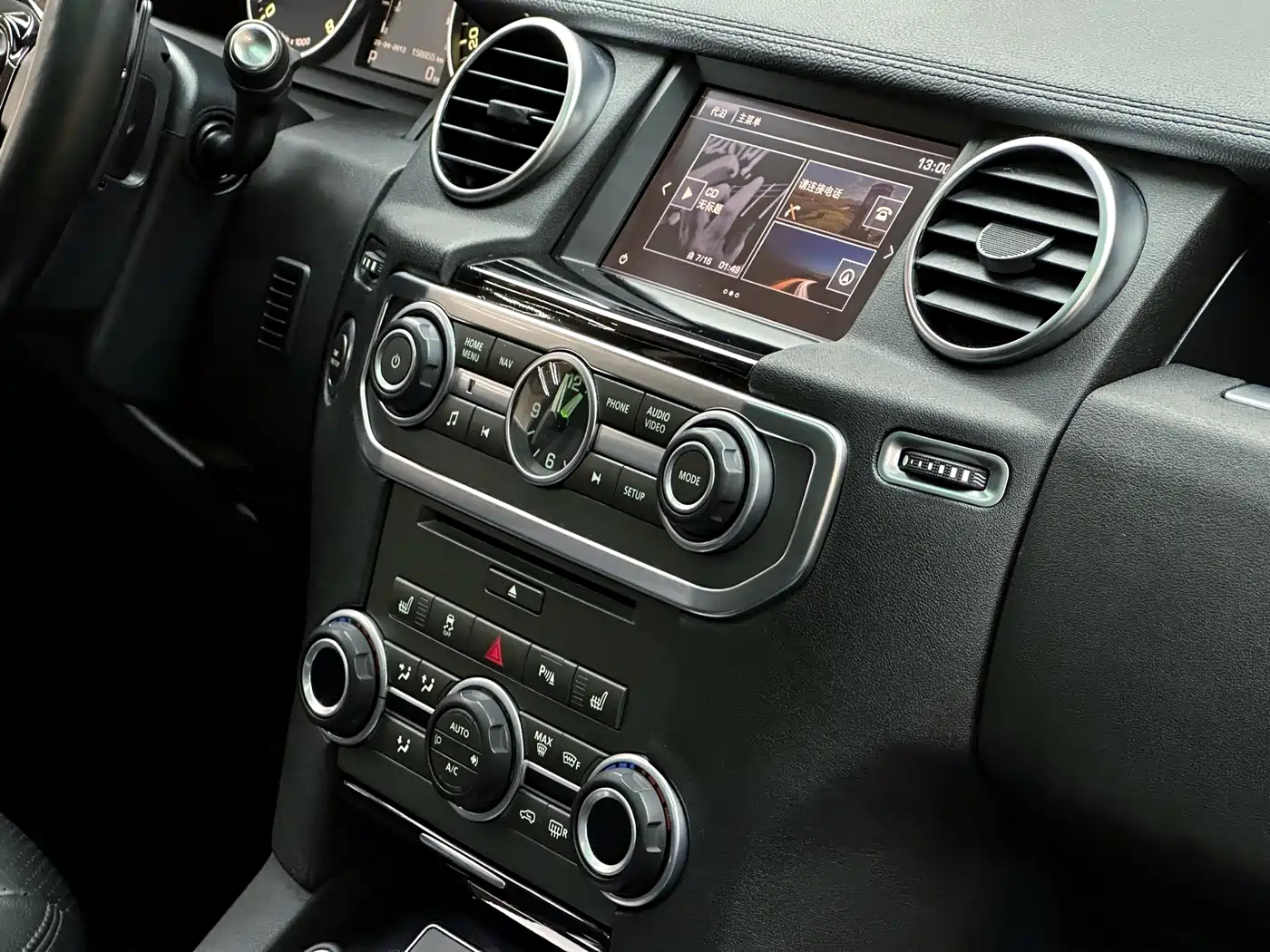 Land Rover Discovery 2015 3.0 SC V6 SE фото 14