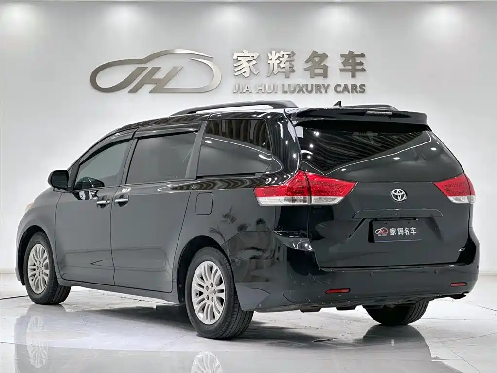 Toyota Sienna 2011 3.5L 2WD Automatic фото 5