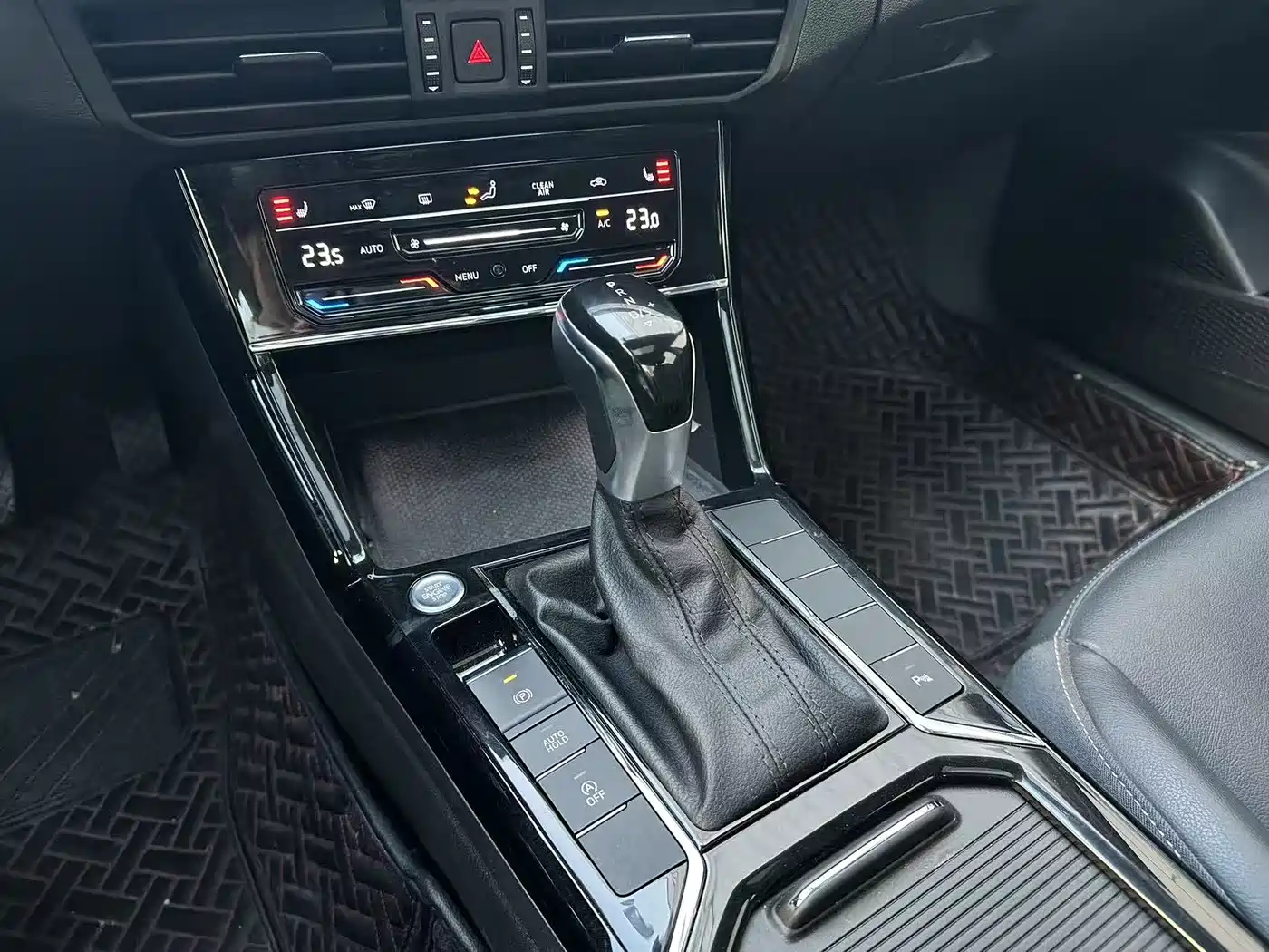 Volkswagen Passat 2022 280TSI Elite Edition фото 7