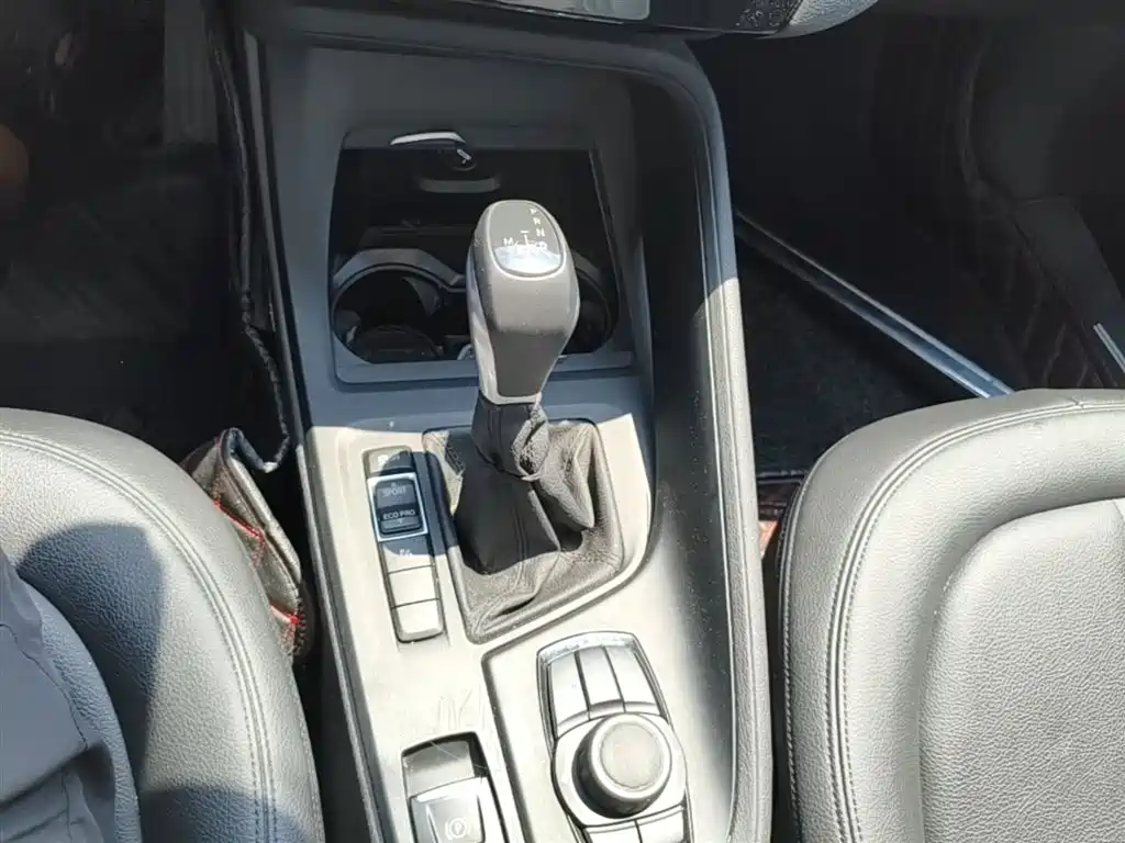 BMW X1 2016 sDrive18Li Premium Model фото 14