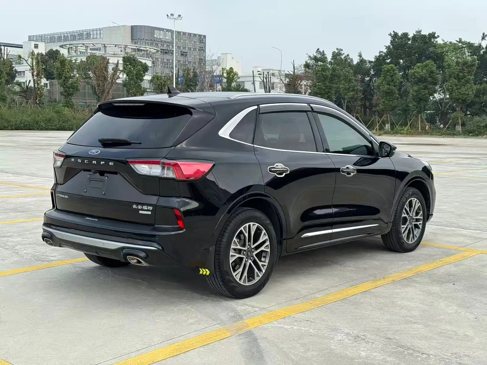 Photo 20 - Ford Escape
