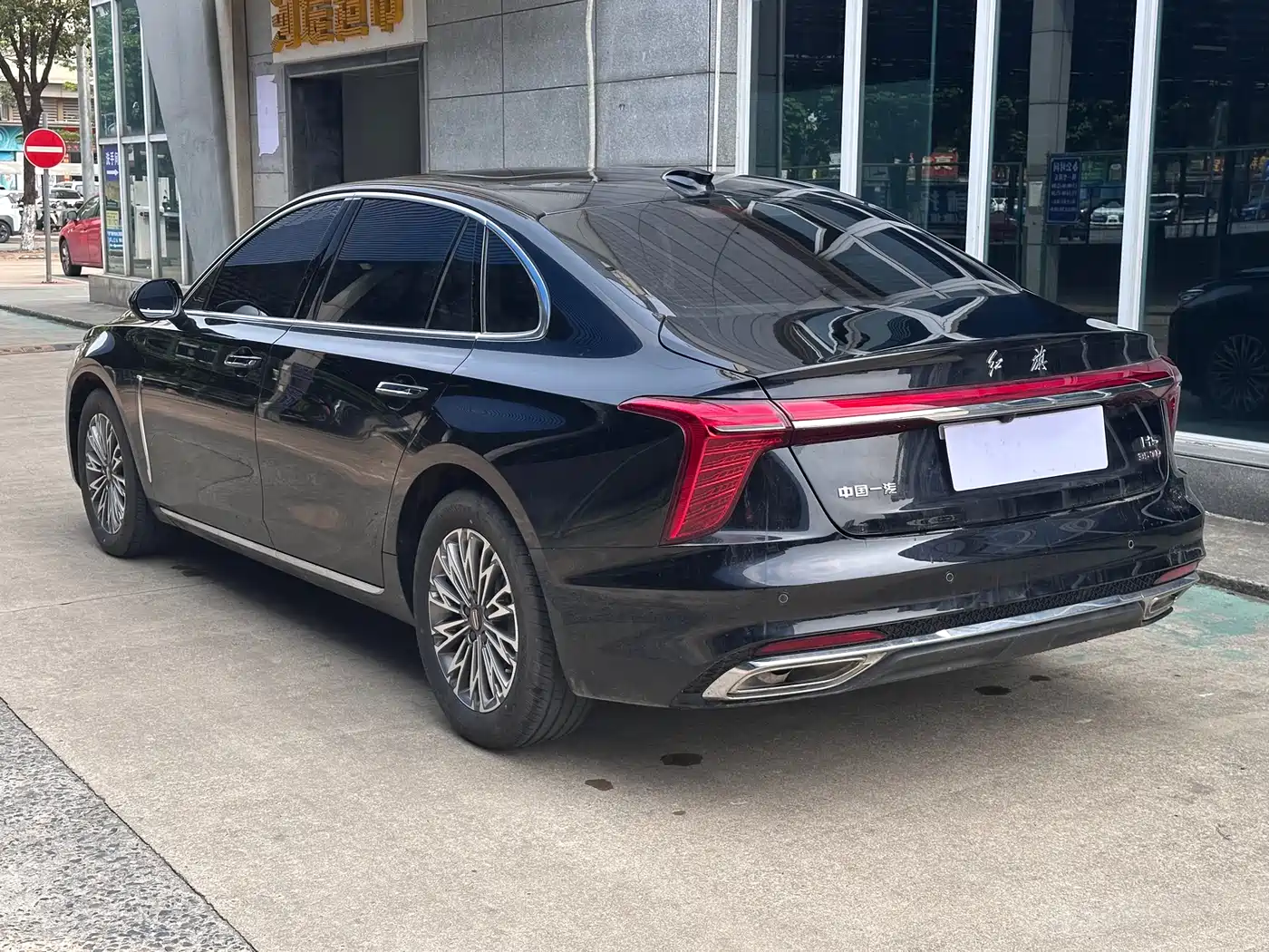 Hongqi H5 2024 1.5T DCT Smart Connect Flag Joy Edition фото 7