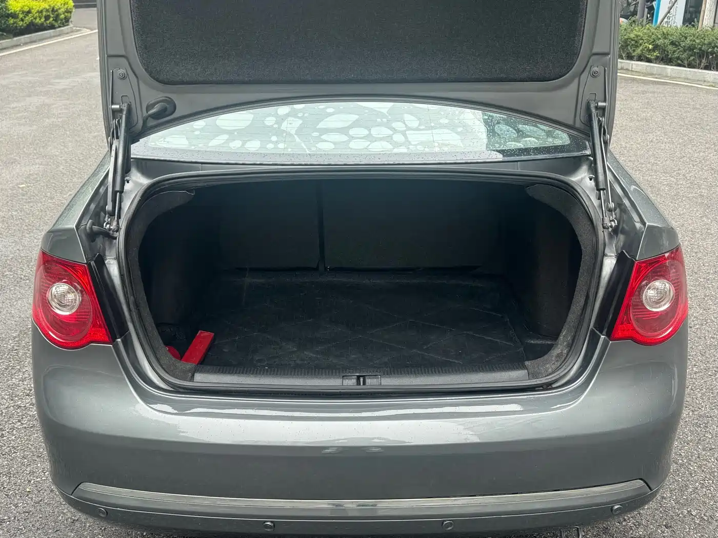 Volkswagen Sagitar 2011 1.6L Automatic Fashion фото 10