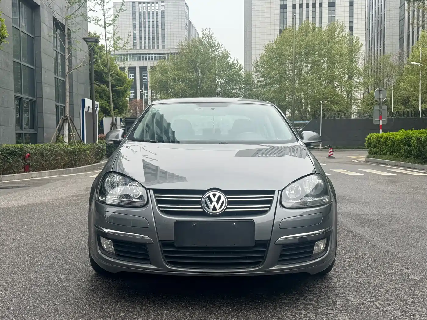 Volkswagen Sagitar 2011 1.6L Automatic Fashion фото 2