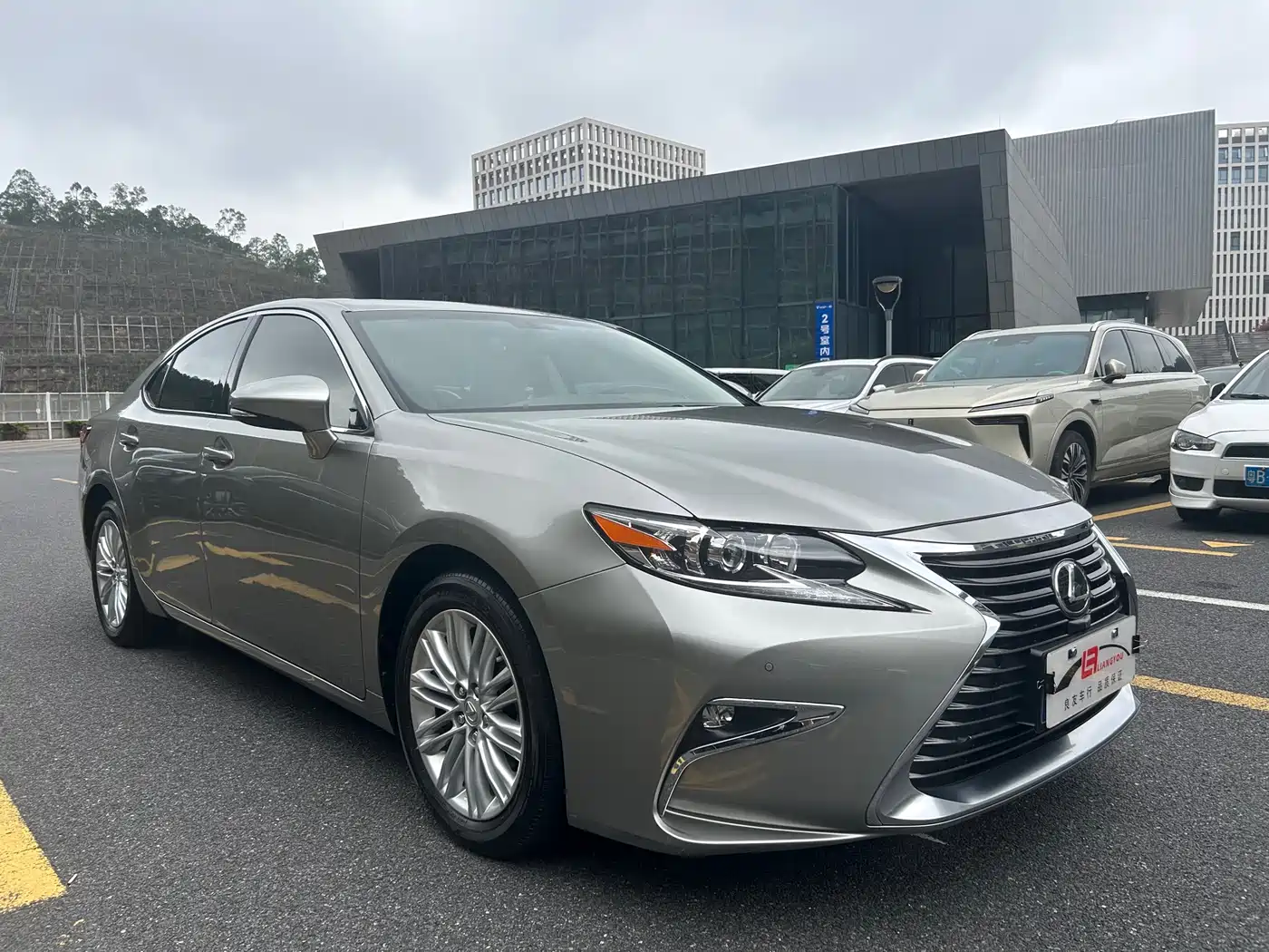 Lexus ES 2015 200 Elite Edition фото 3
