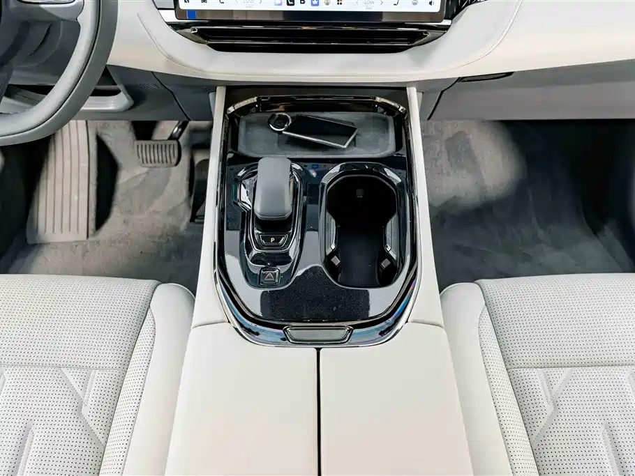 ZEEKR 009 2025 2024 6-seat Executive AWD 108kWh