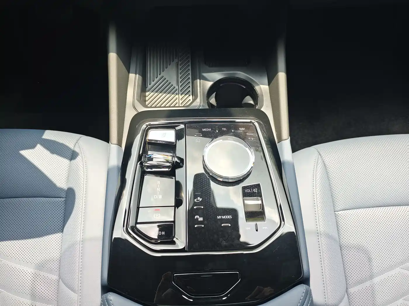BMW i5 2024 eDrive 35L Premium Model M Sport Package фото 19