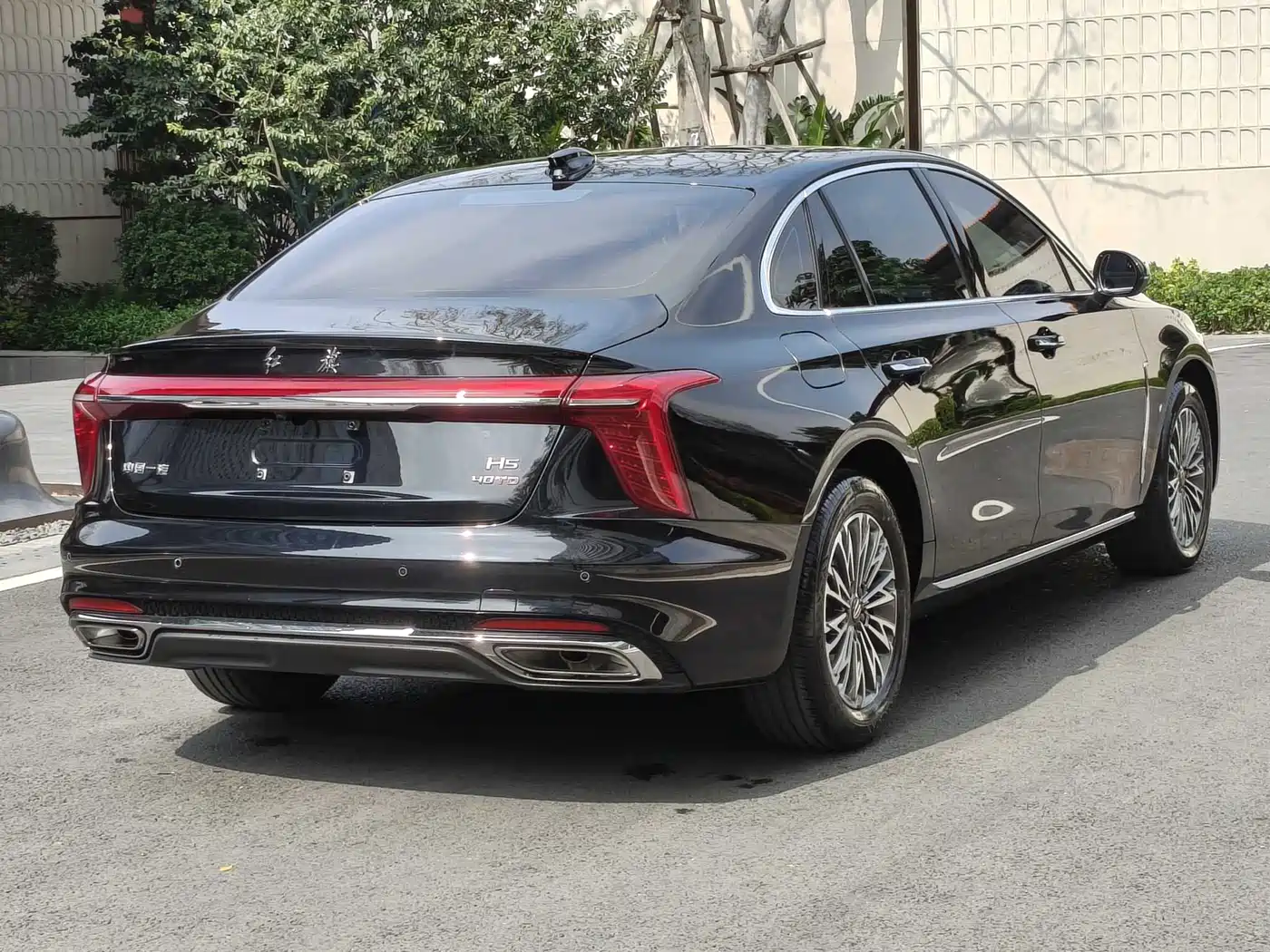 Hongqi H5 2025 2.0T Automatic Qixiang 500,000 Units Commemorative Edition фото 5