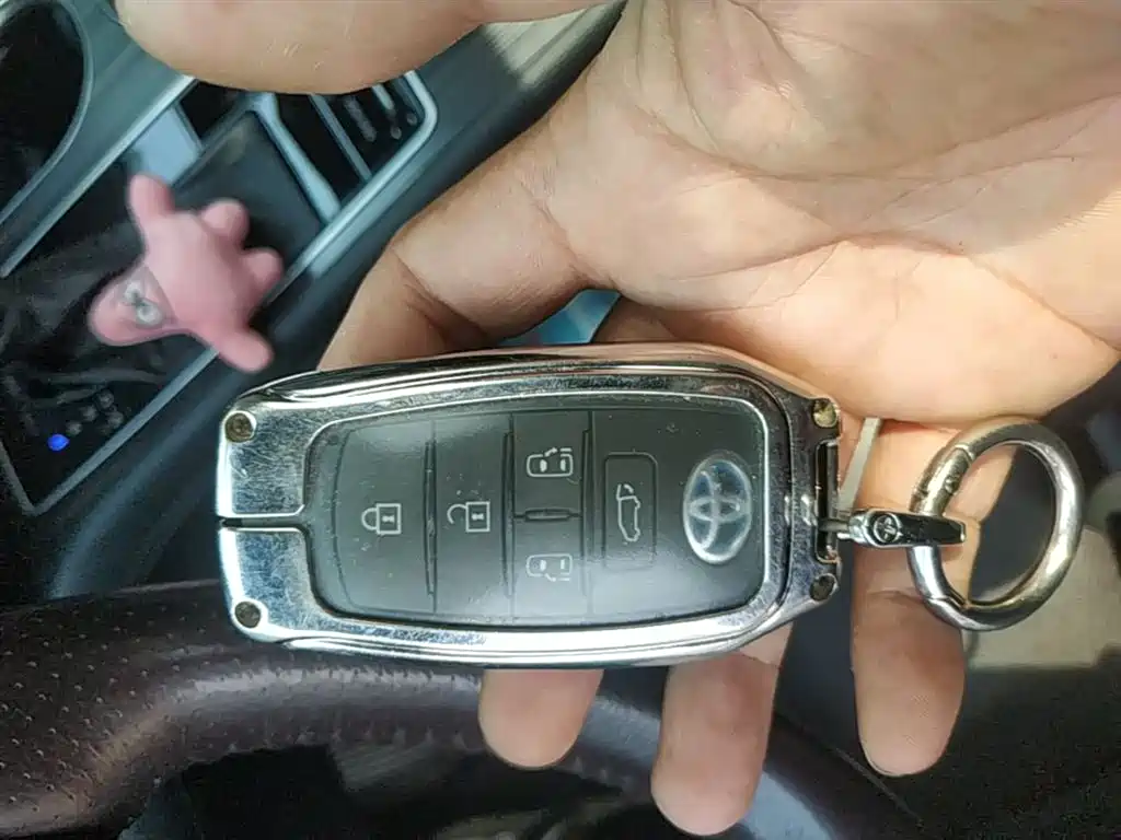 Toyota Sienna 2021 2.5L Hybrid Platinum Edition фото 9