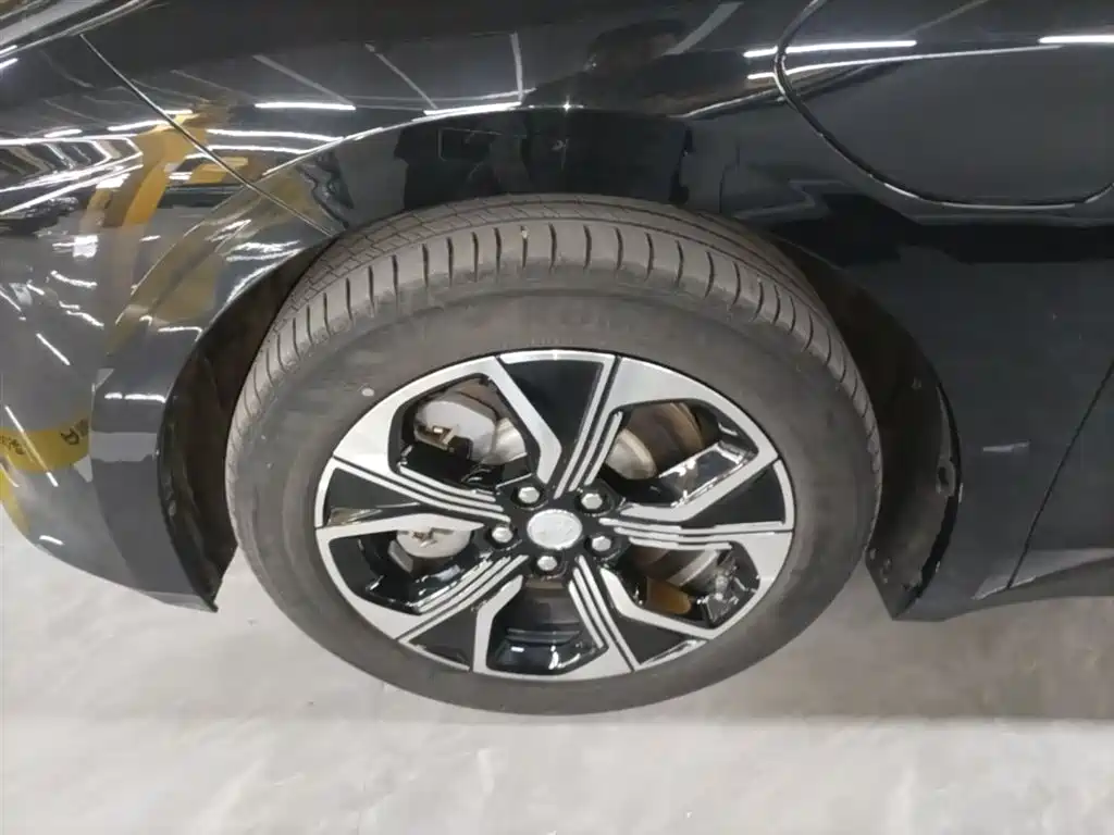 Hongqi E-QM5 2021 Ride-hailing Charging T3 Edition 5-seater фото 23