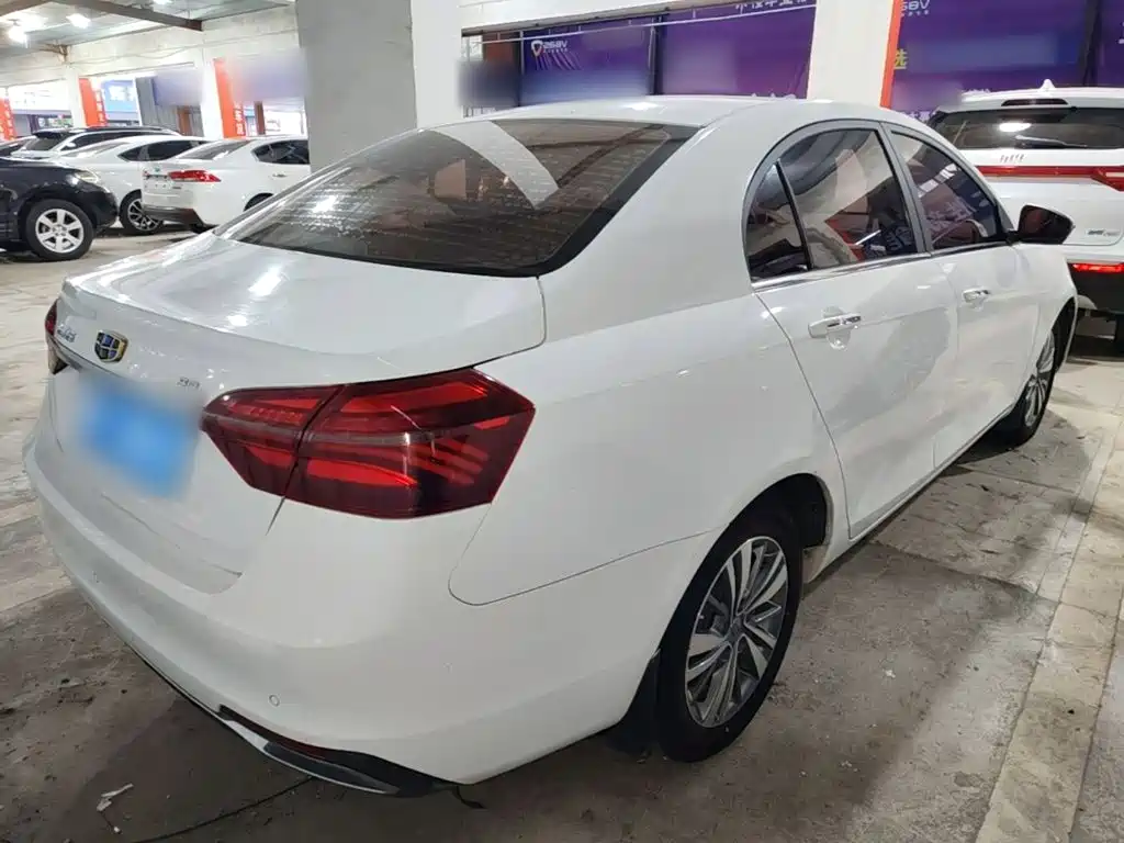 Фото 7 - Geely Emgrand