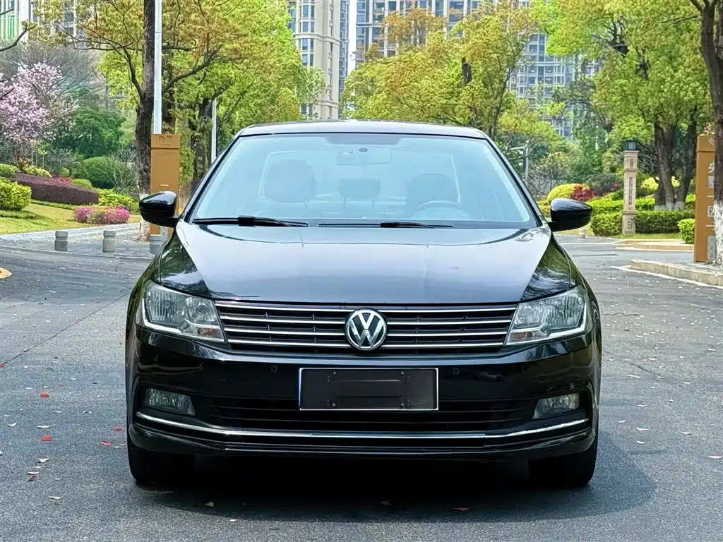Volkswagen Lavida 2015 1.6L Automatic Comfort Edition фото 2