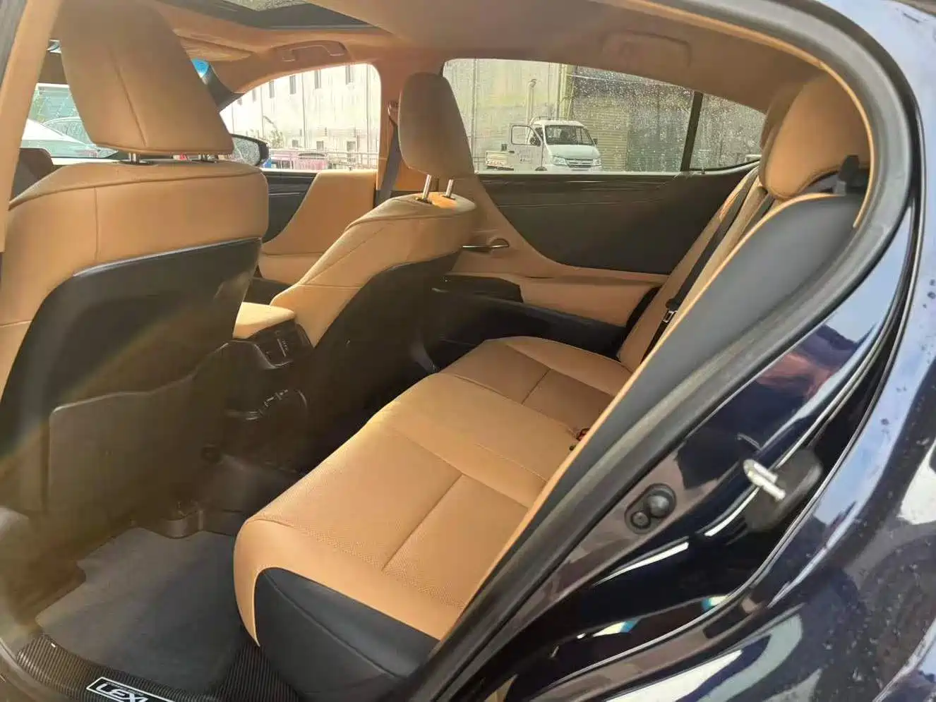 Lexus ES 2023 200 Excellence Edition фото 9