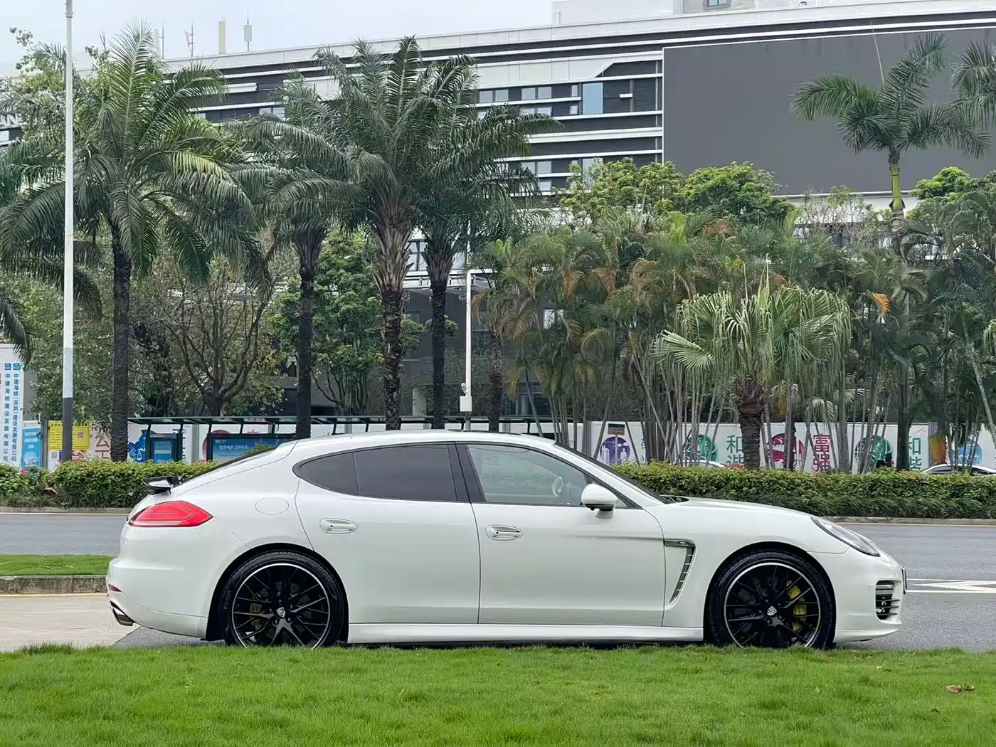 Porsche Panamera 2010 Porsche Panamera Turbo 4.8T фото 7