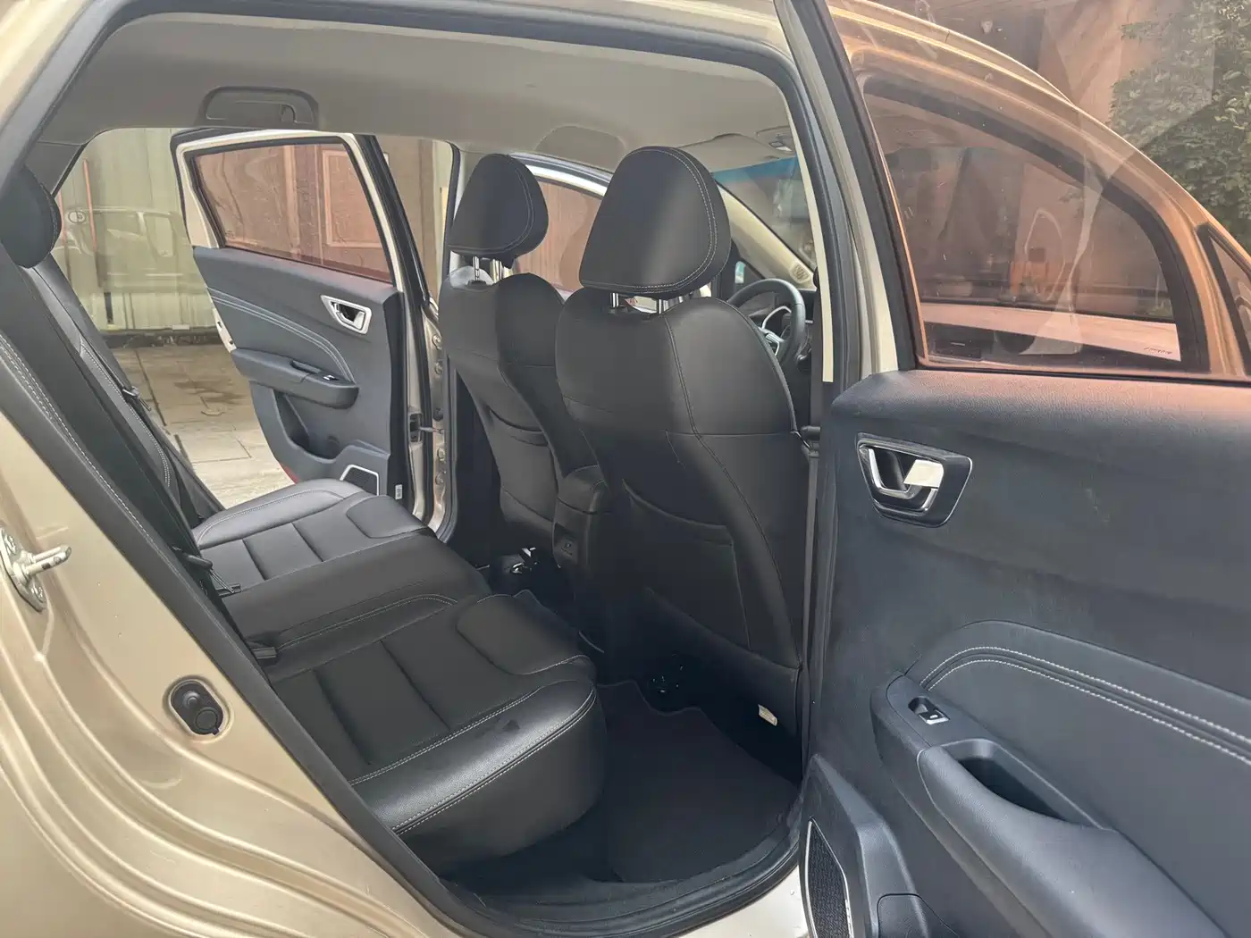Фото 8 - Geely Vision X3