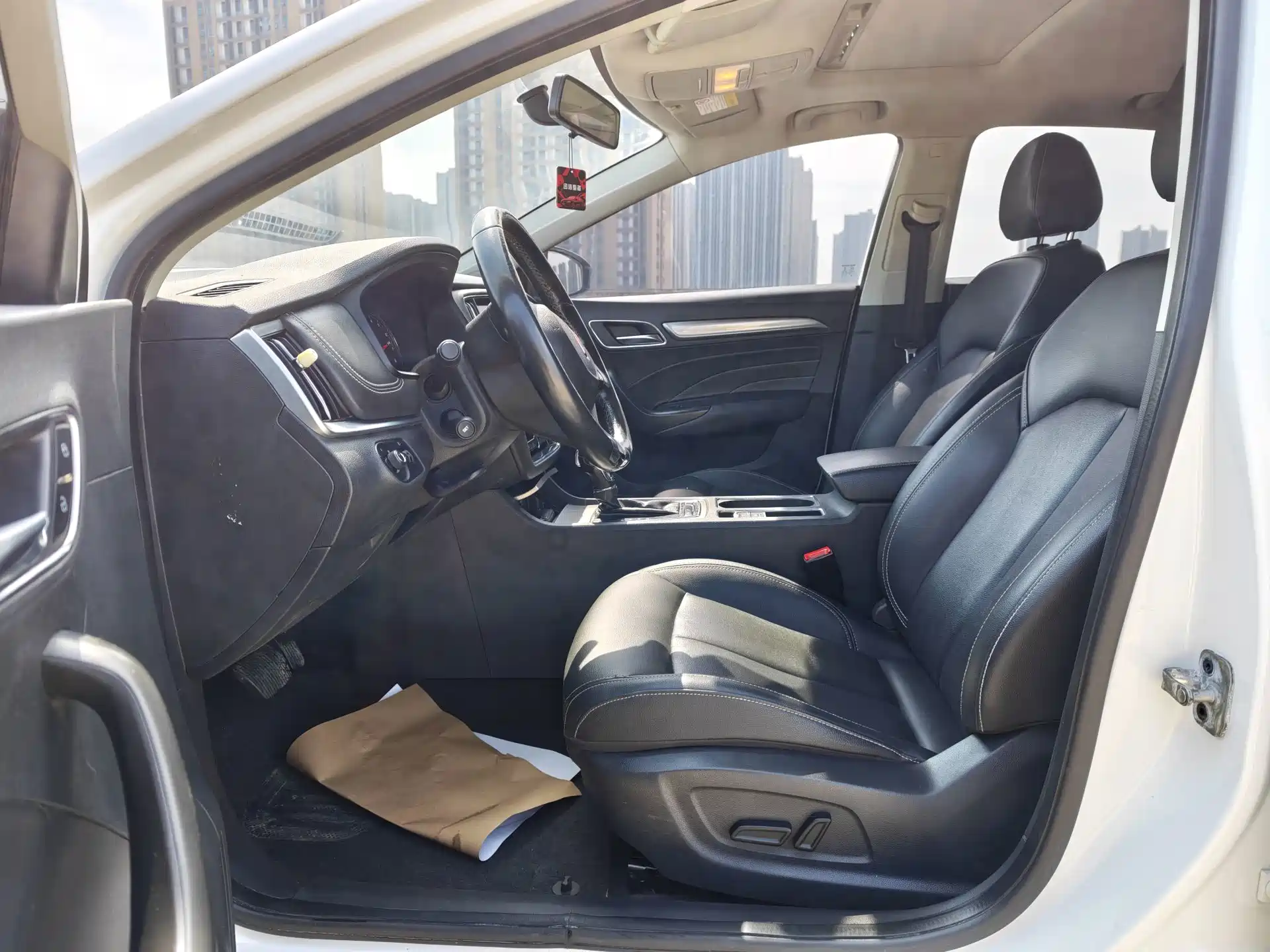 Фото 9 - Roewe i6