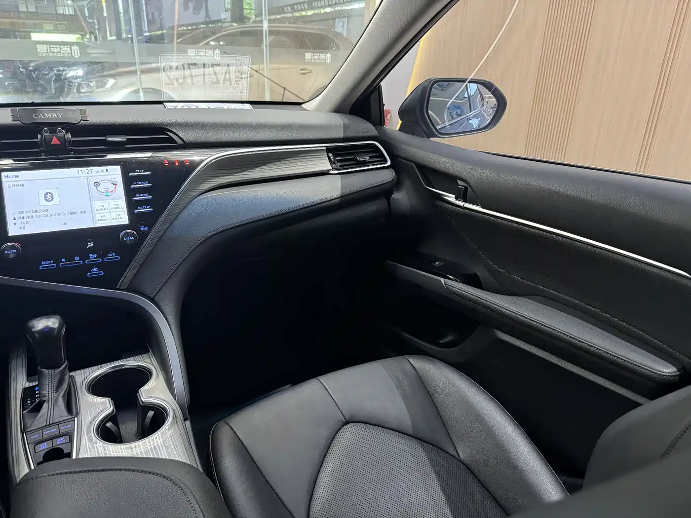 Toyota Camry 2018 Hybrid 2.5HG Luxury Edition фото 20