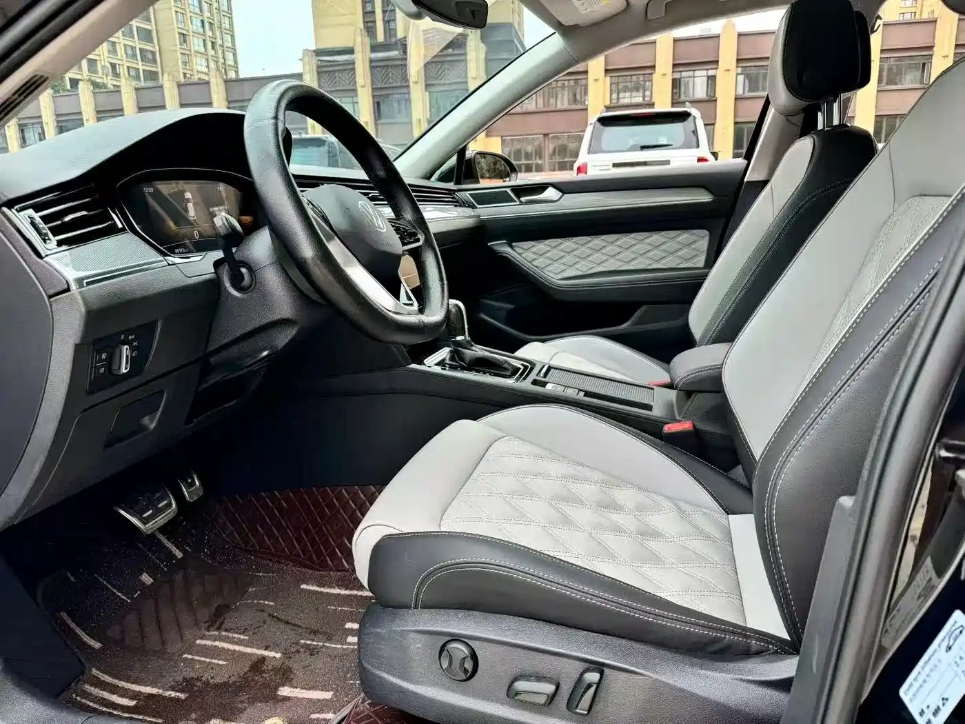 Volkswagen Magotan 2023 Model 2 Million Commemorative Edition 330TSI DSG Luxury фото 4