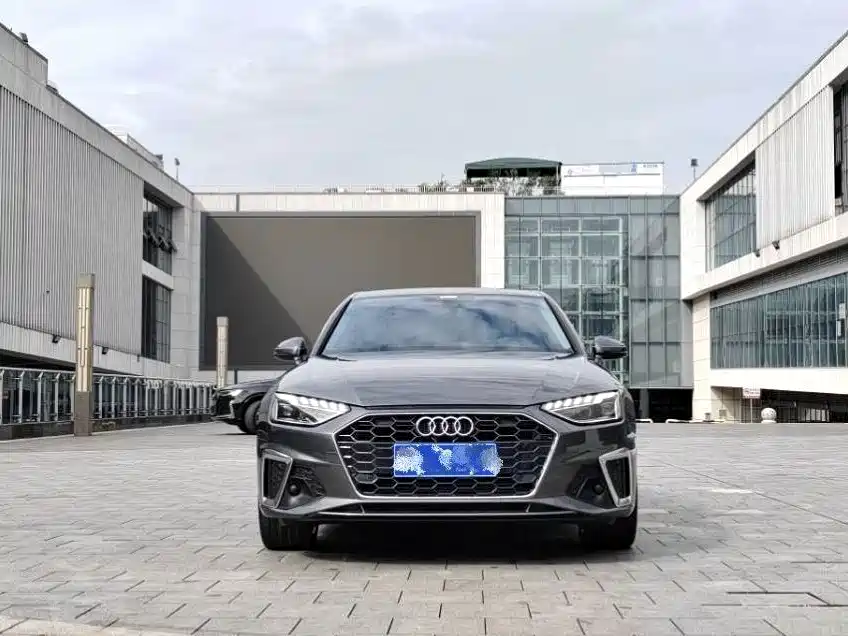 Фото 2 - Audi A4L
