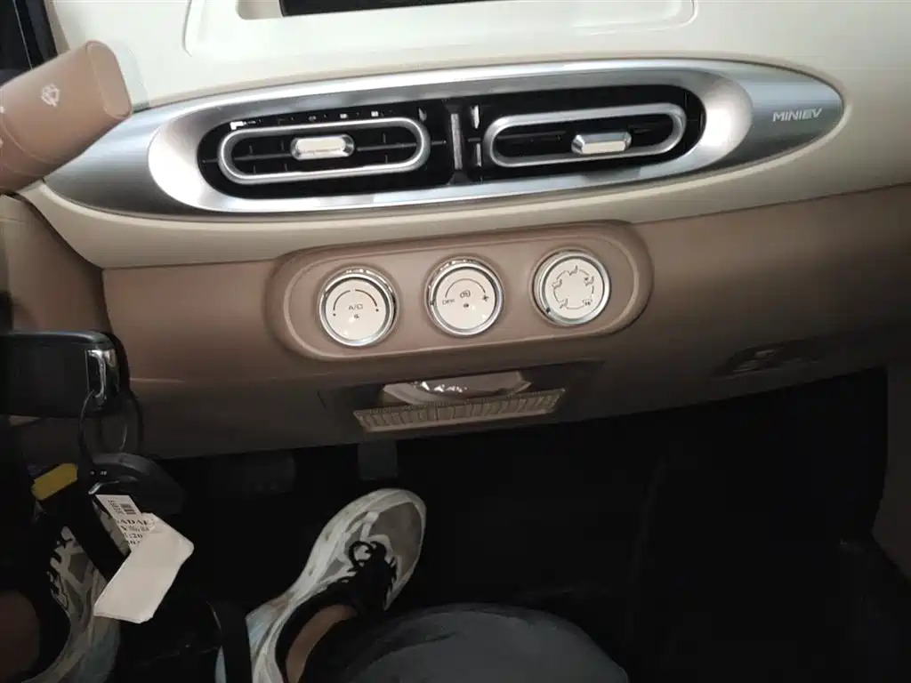 WULING AUTOMOBILE HONGGUANG MINIEV