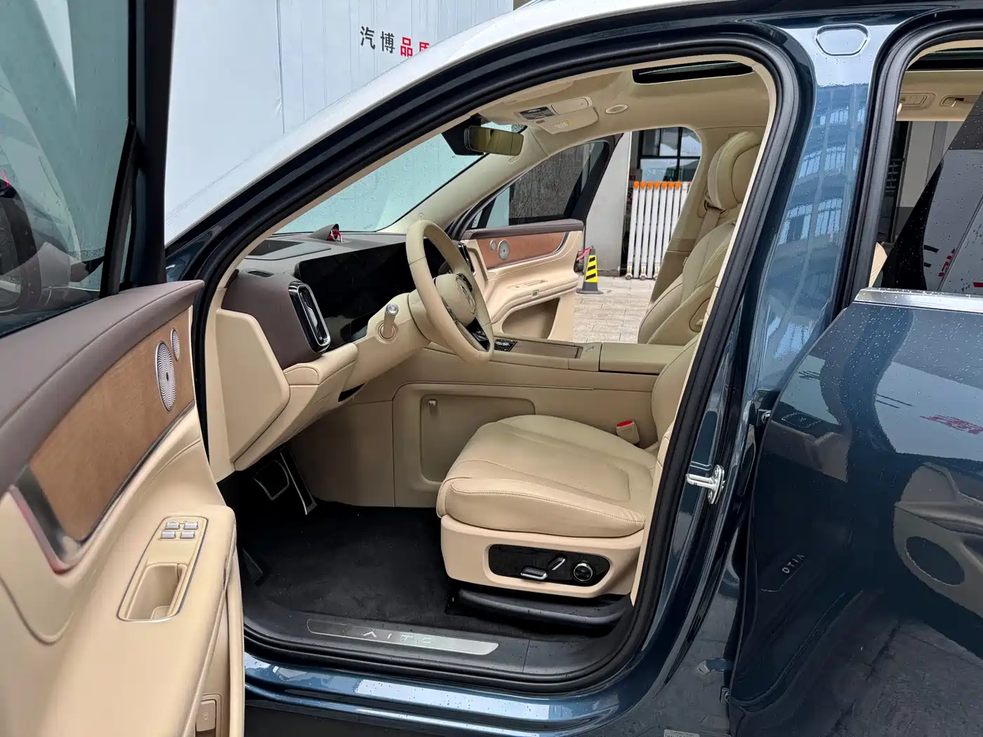 AITO Wenjie AITO M9 2024 2024 Extended Range Ultra 42kWh 6-Seater