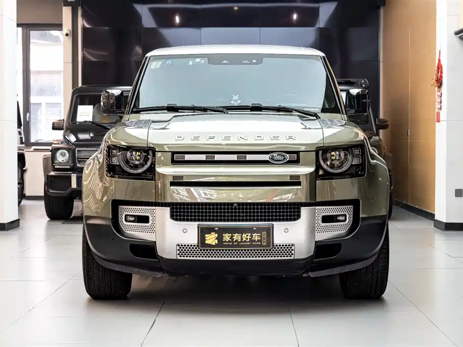 Land Rover Defender 2021 90 P400 Classic Replica Edition фото 2