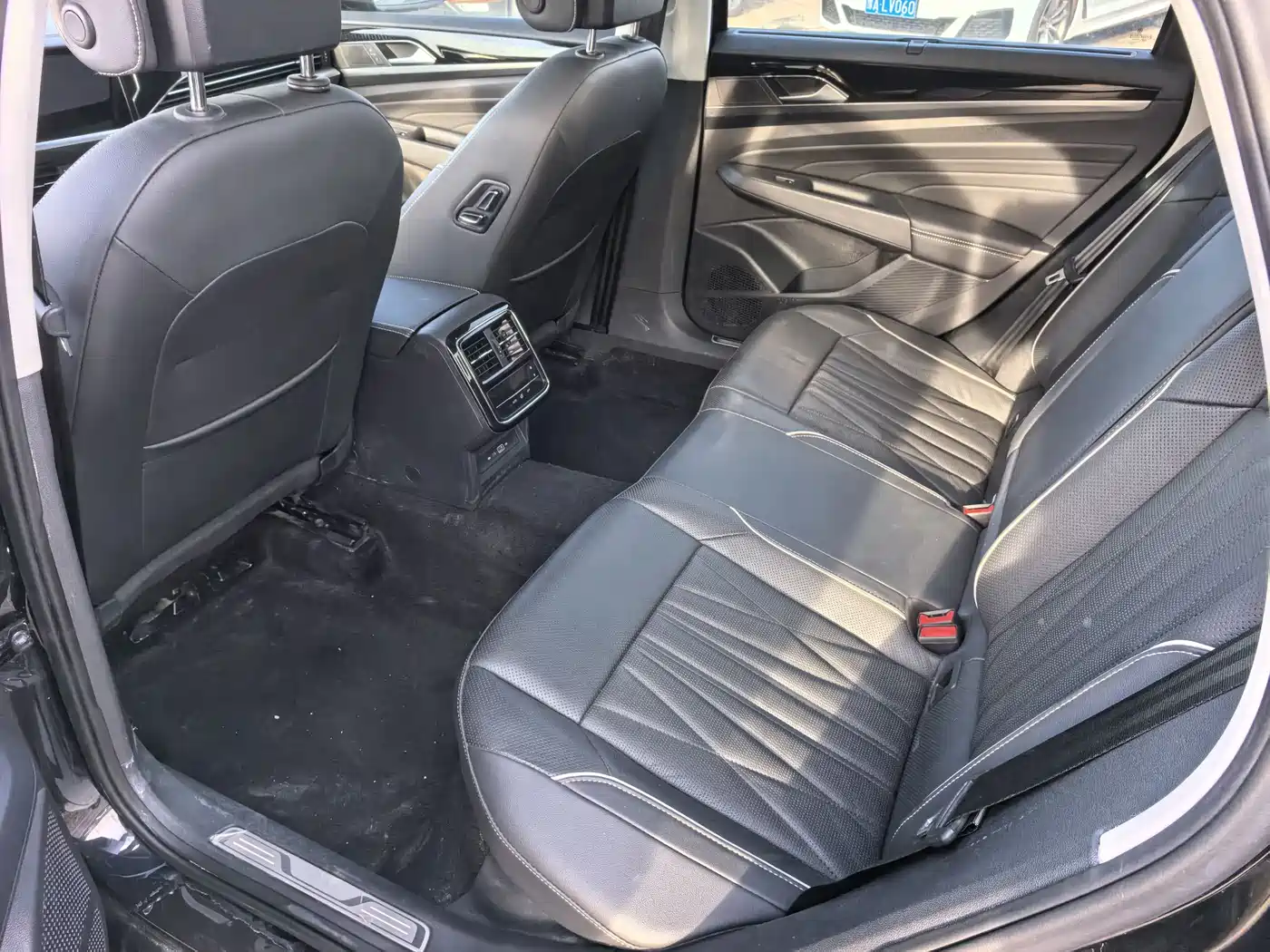Volkswagen Passat 2023 Facelift 330TSI Starlight Luxury Edition фото 5