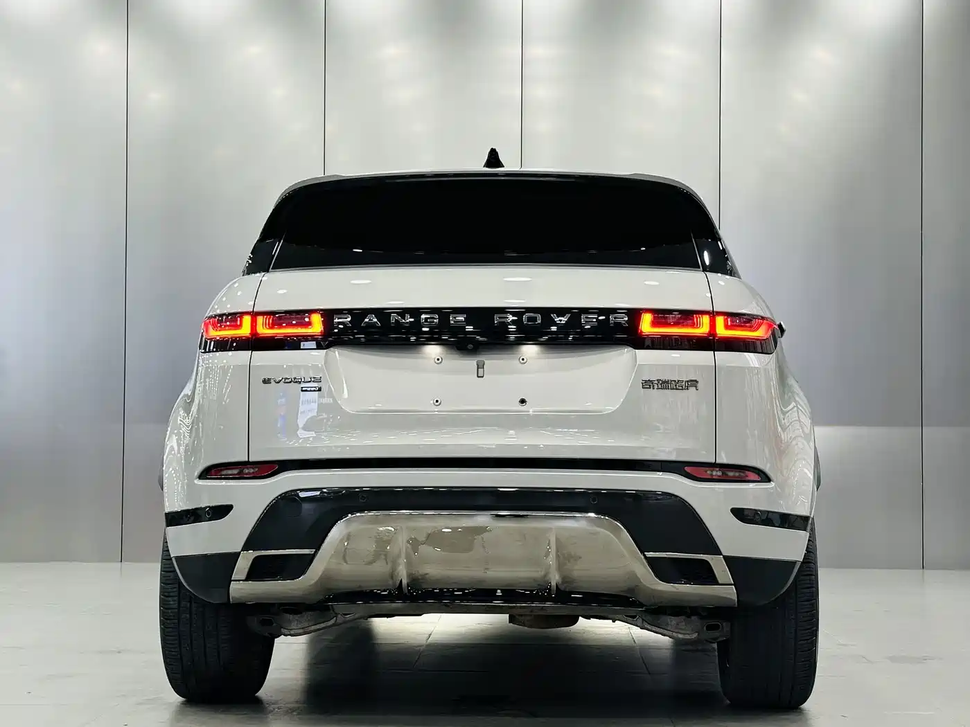 Land Rover Range Rover Evoque 2023 Range Rover Evoque L 249PS Luxury Edition фото 9