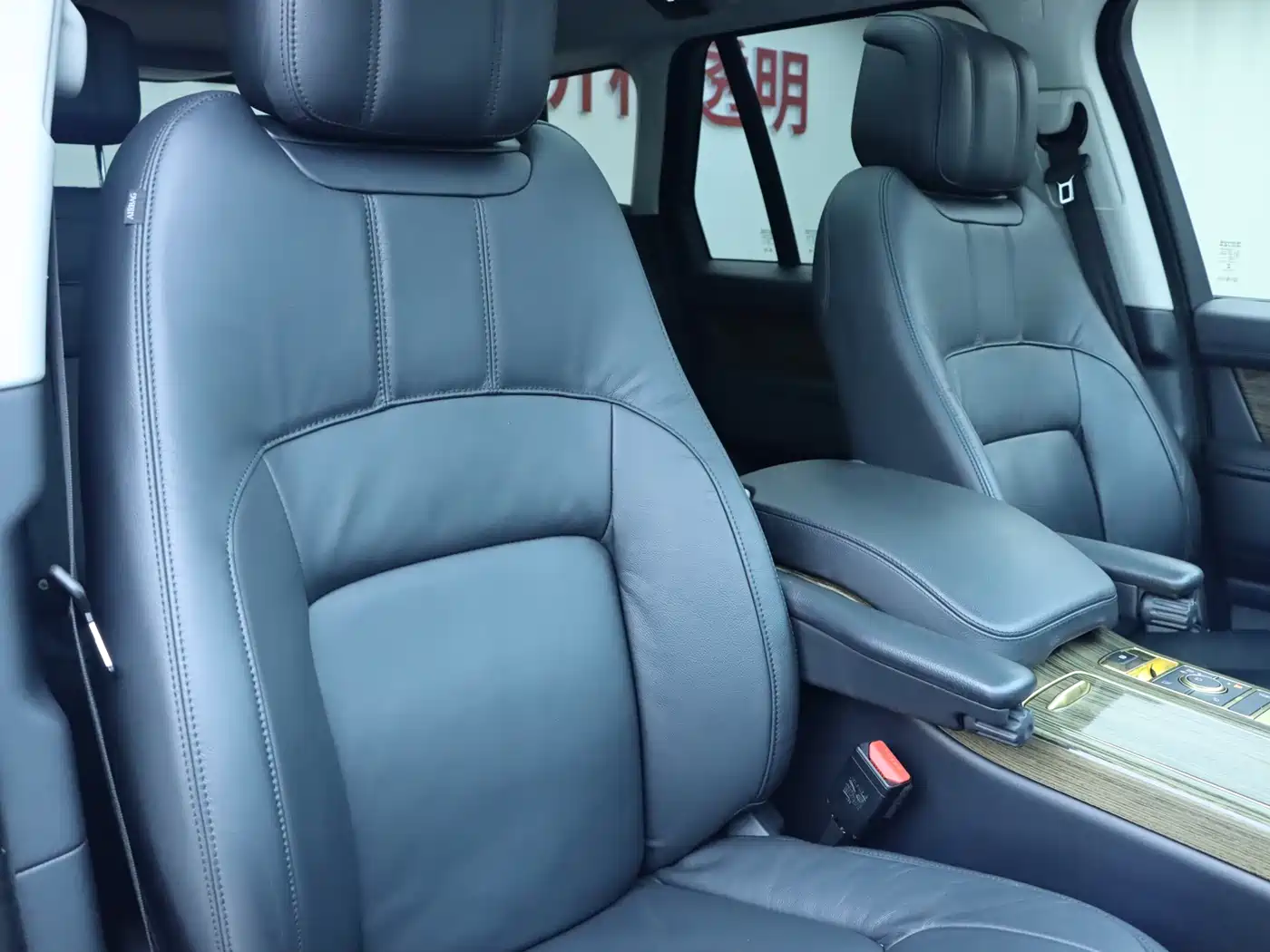Land Rover Range Rover 2018 3.0 SC V6 Golden Age Edition фото 10