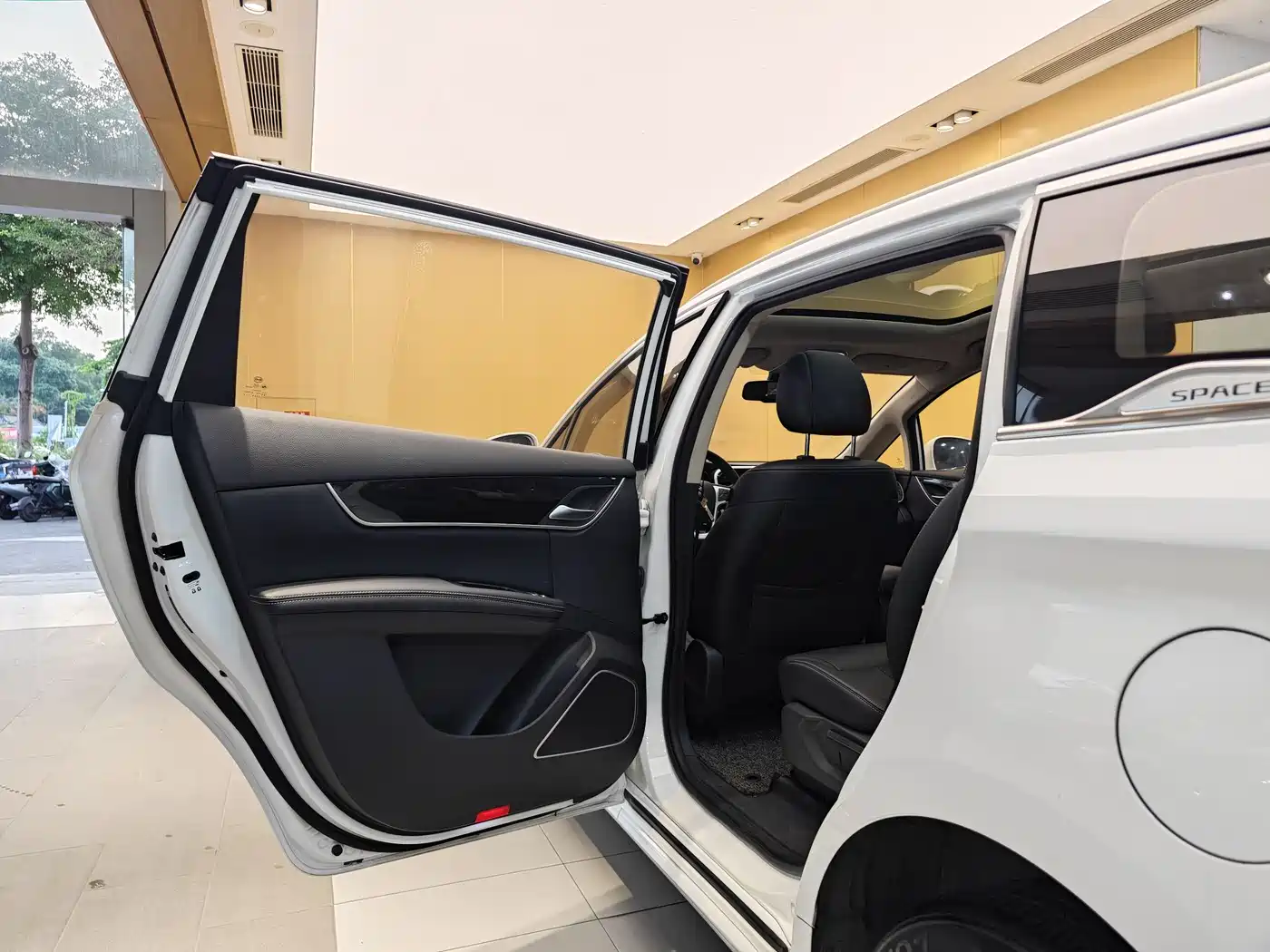 BYD Song MAX 2018 1.5T Automatic Smart Connected Premium 6-Seater фото 20