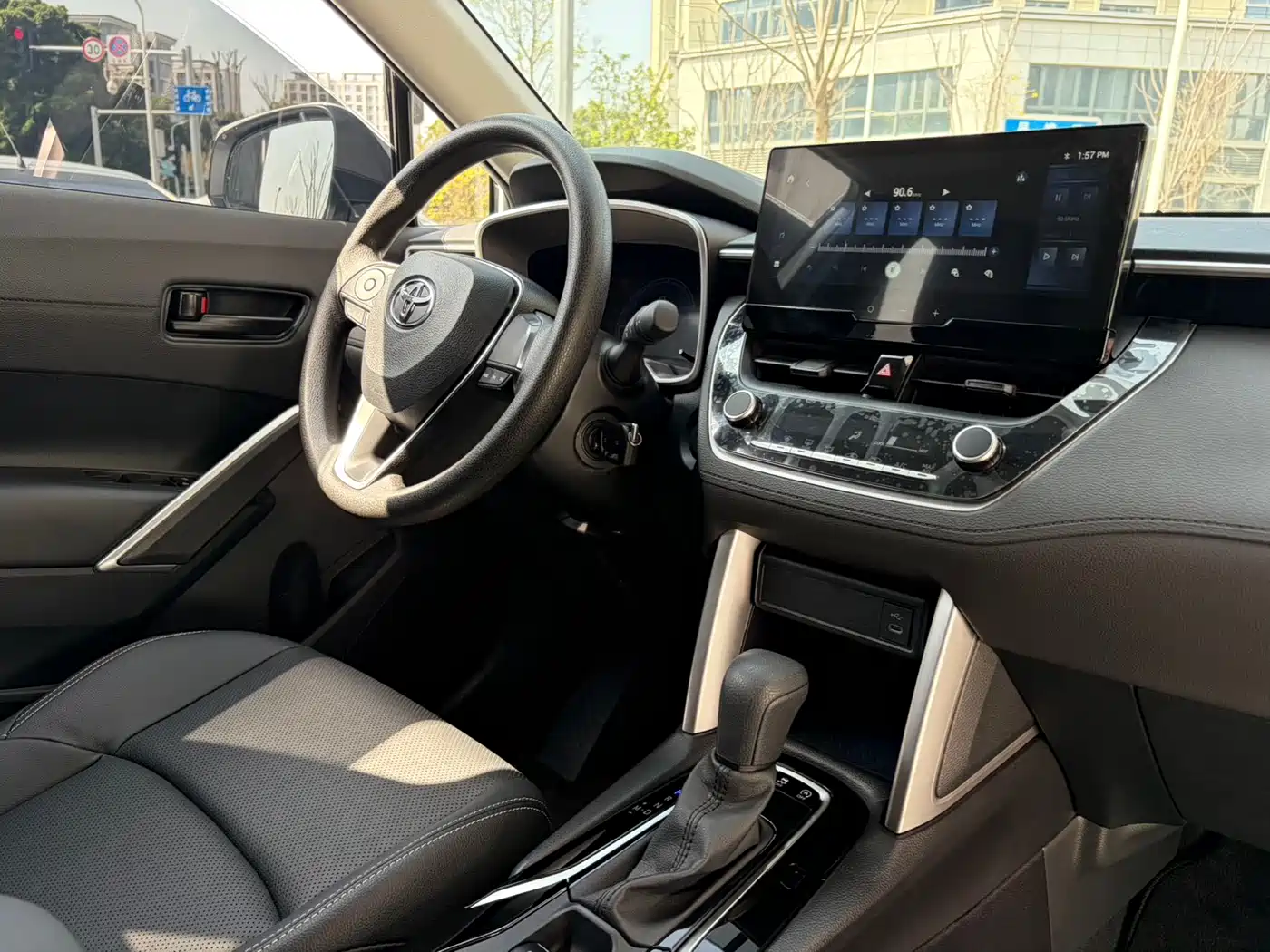 Toyota Frontlander 2024 2.0L CVT Elite Plus Edition фото 10