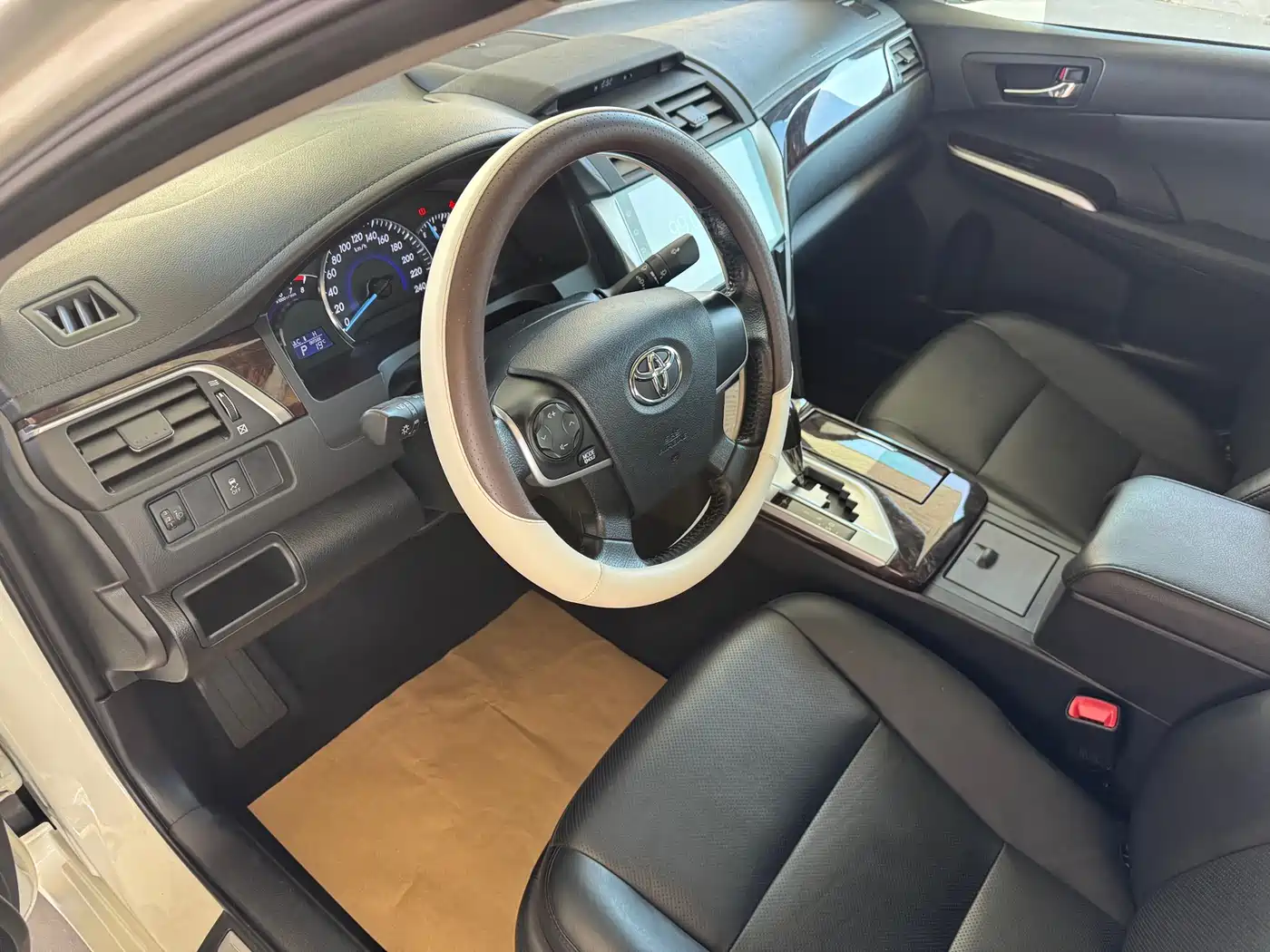 Toyota Camry 2016 2.0G 10th Anniversary Leading Edition фото 9