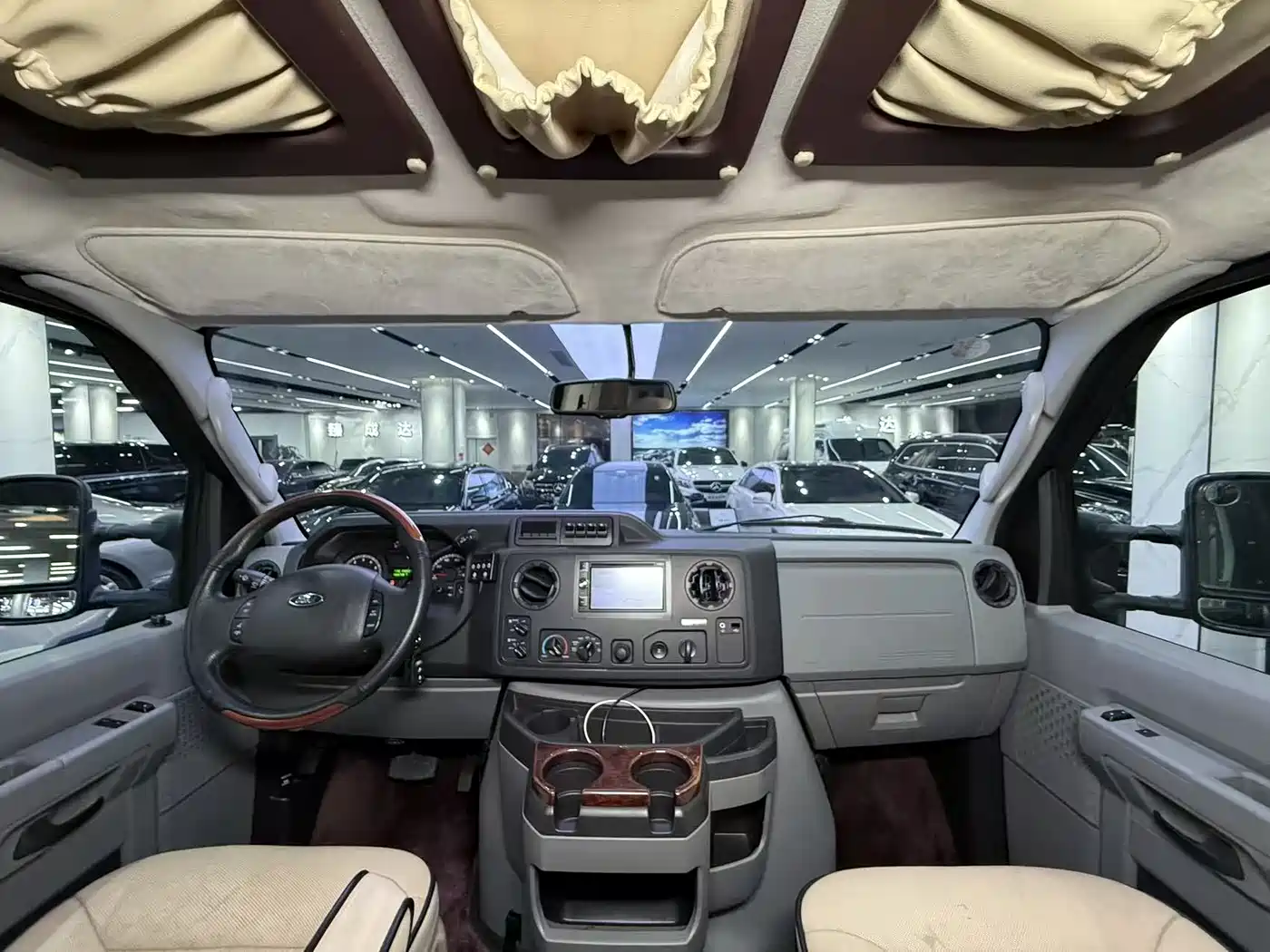 Ford E350 2015 2011 5.4L Standard Yacht Edition