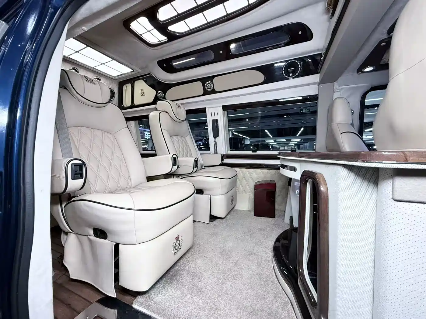 Ford E350 2015 2011 5.4L Standard Yacht Edition